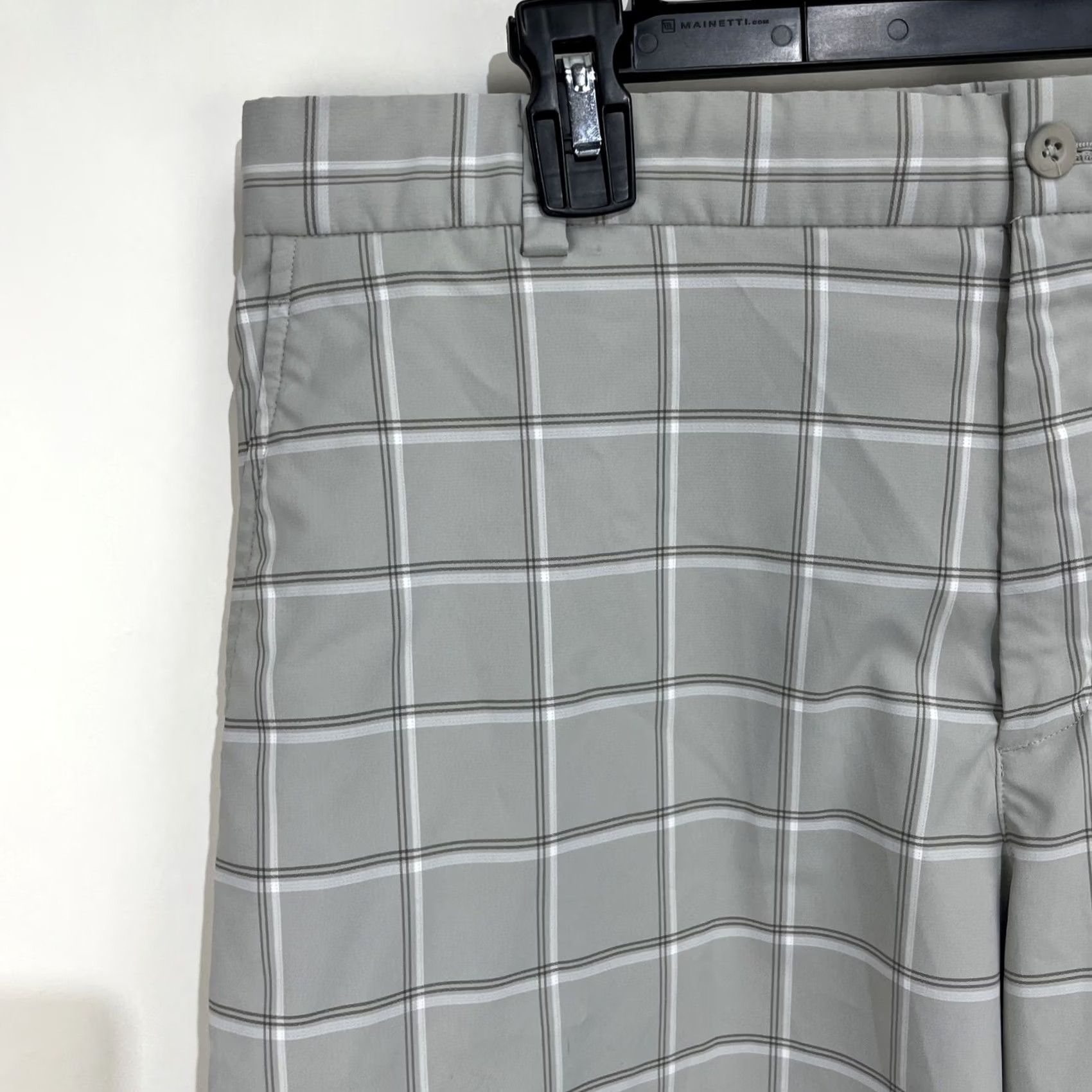 Nike Nike Golf Men’s Shorts Bermuda 35 White Grey Plaid Flat Front Dri Fit Casual Summer Spring Fall Mens Size US 35 - 2 Thumbnail