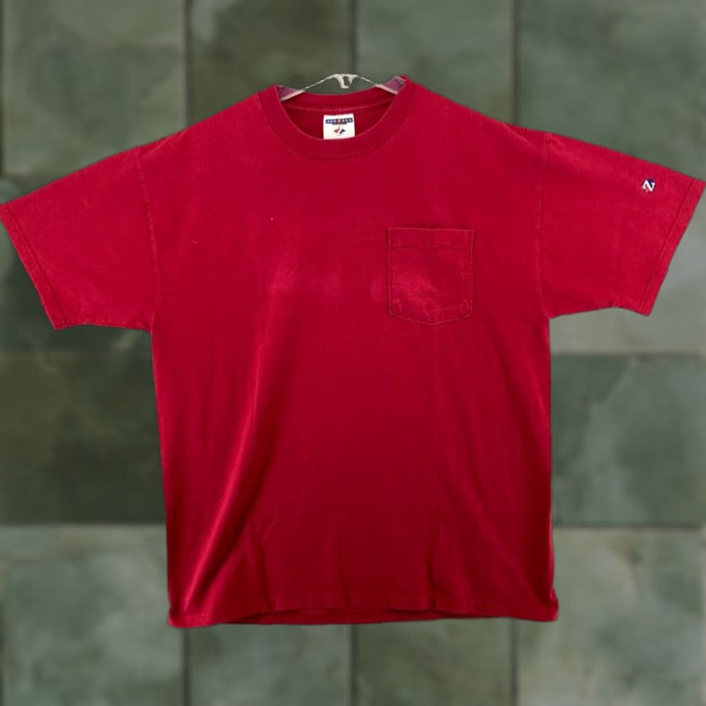 Izod VINTAGE IZOD TShirt Shirt Adult M Red USA Made Pocket 90s Mens Size US M / EU 48-50 / 2 - 1 Thumbnail