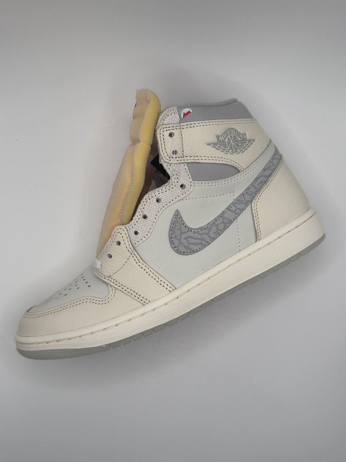 Jordan Brand Jordan 1 Retro High ‘Elephant Print Swoosh’ 9.5 Size US 9.5 / EU 42-43 - 1 Thumbnail