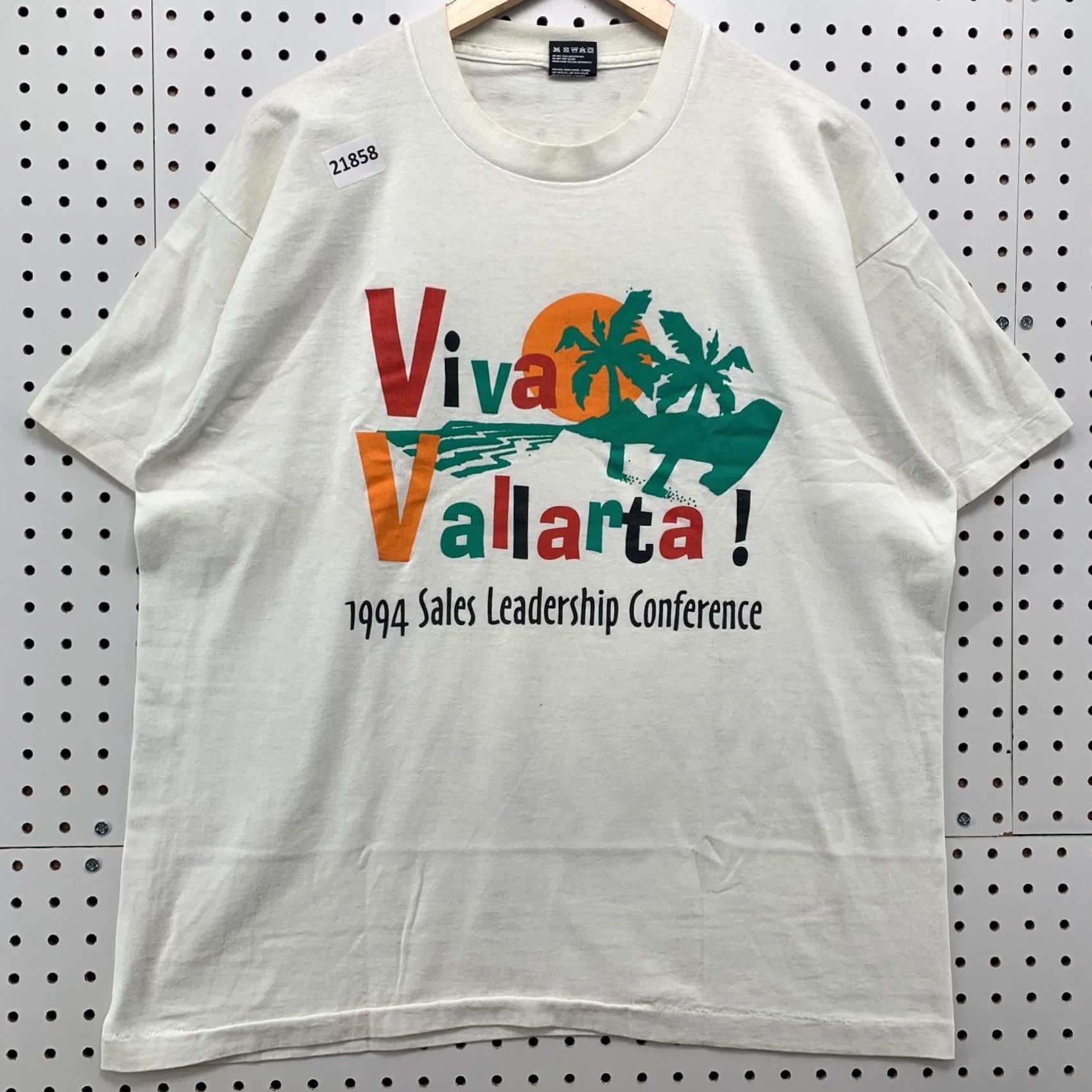 Fruit Of The Loom VINTAGE Wausau Shirt White 1994 Viva Vallarta Single Stitch Mens XL 23x28.5 T-Shirt Fruit of the Loom 90s Beach Size US XL / EU 56 / 4 - 7 Thumbnail