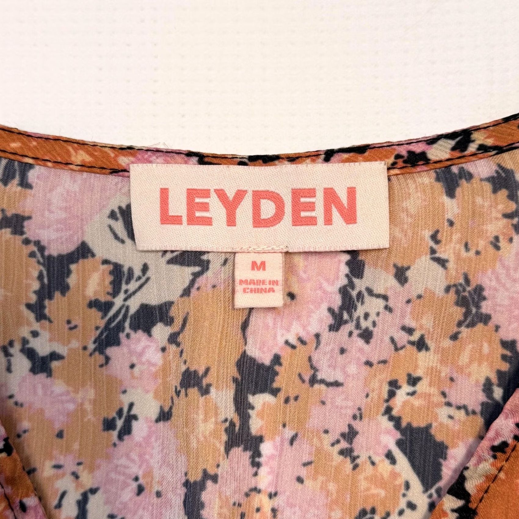 Vintage LEYDEN Blouse Womens M Orange Floral V Neck Long Sleeve Smocked Waist Shirt Size M / US 6-8 / IT 42-44 - 4 Thumbnail