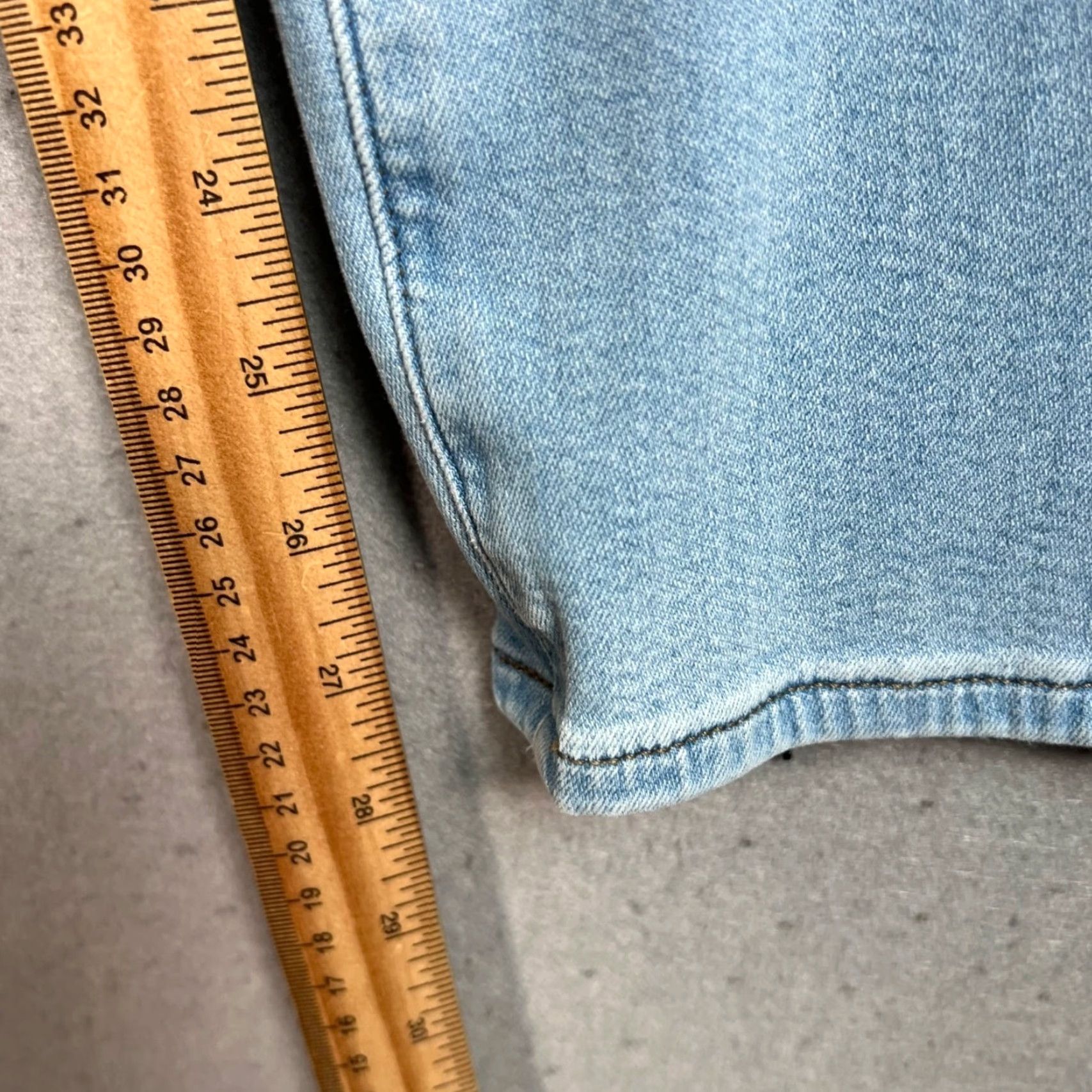 Uniqlo Uniqlo Jeans Womens Slim Skinny High-Waisted Light Wash 29in 28in Inseam Size M Blue Cotton Blend Denim 5-Pocket Size 32" / US 10 / IT 46 - 6 Thumbnail