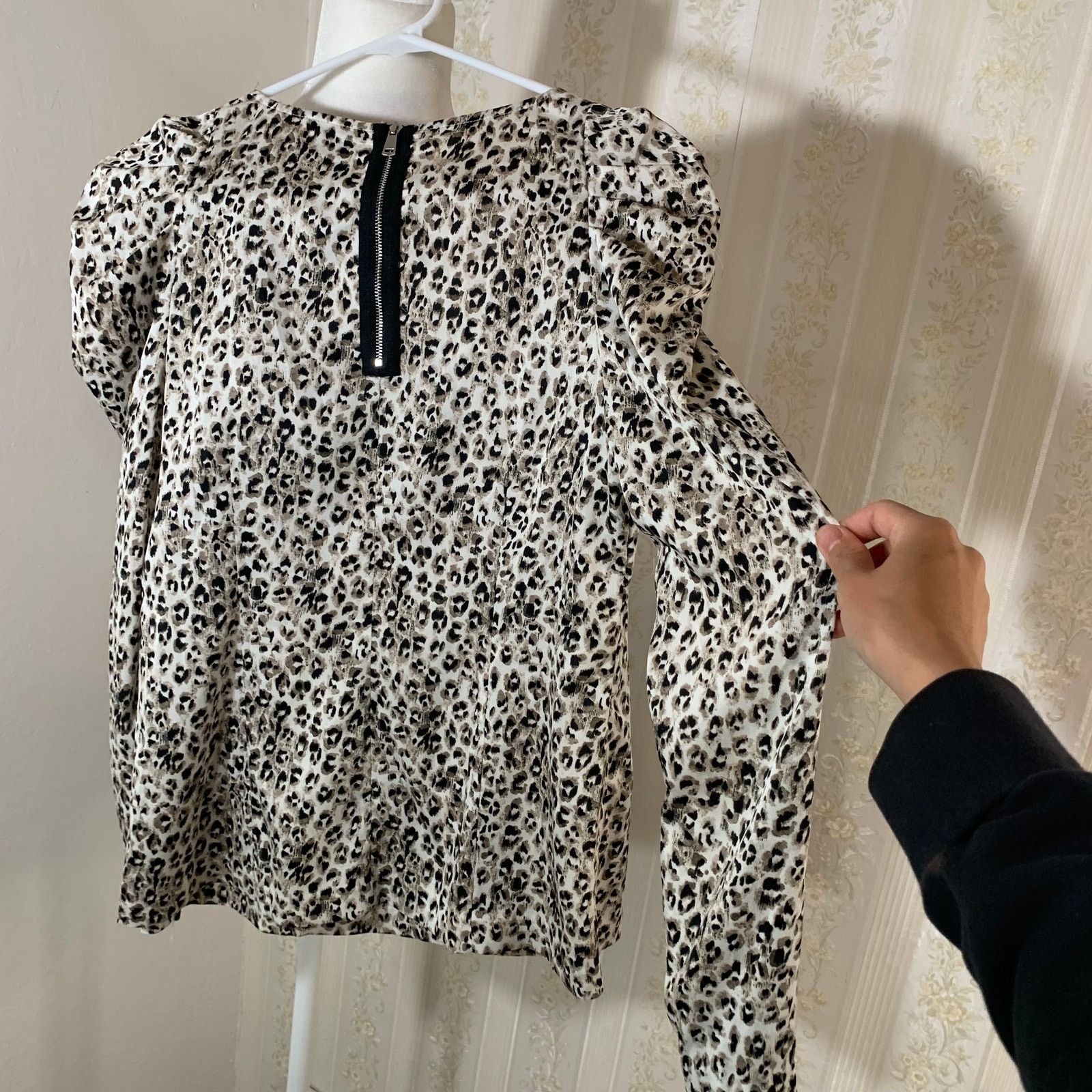 Ann Taylor Ann Taylor women’s Leopard top size 4 Size S / US 4 / IT 40 - 2 Thumbnail