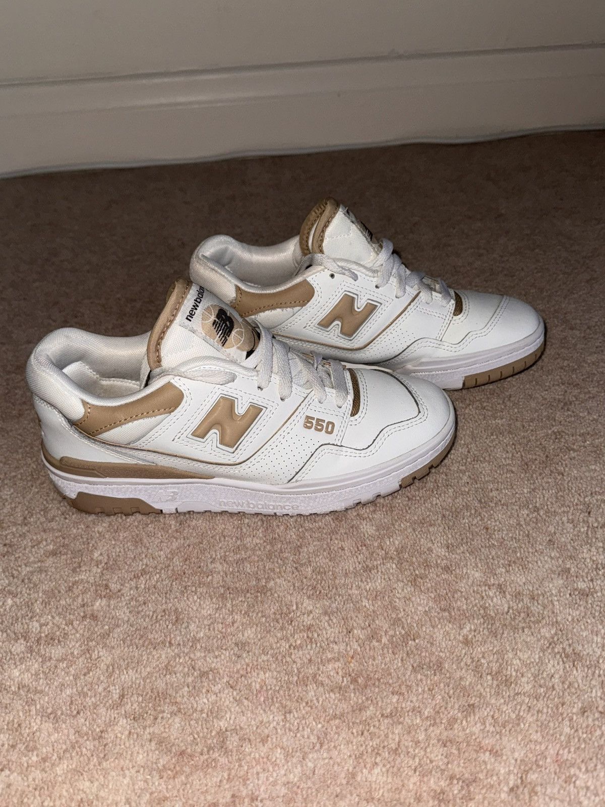 New Balance New Balance 550 Cream & Beige trainers Size US 7.5 / IT 37.5 - 1 Thumbnail