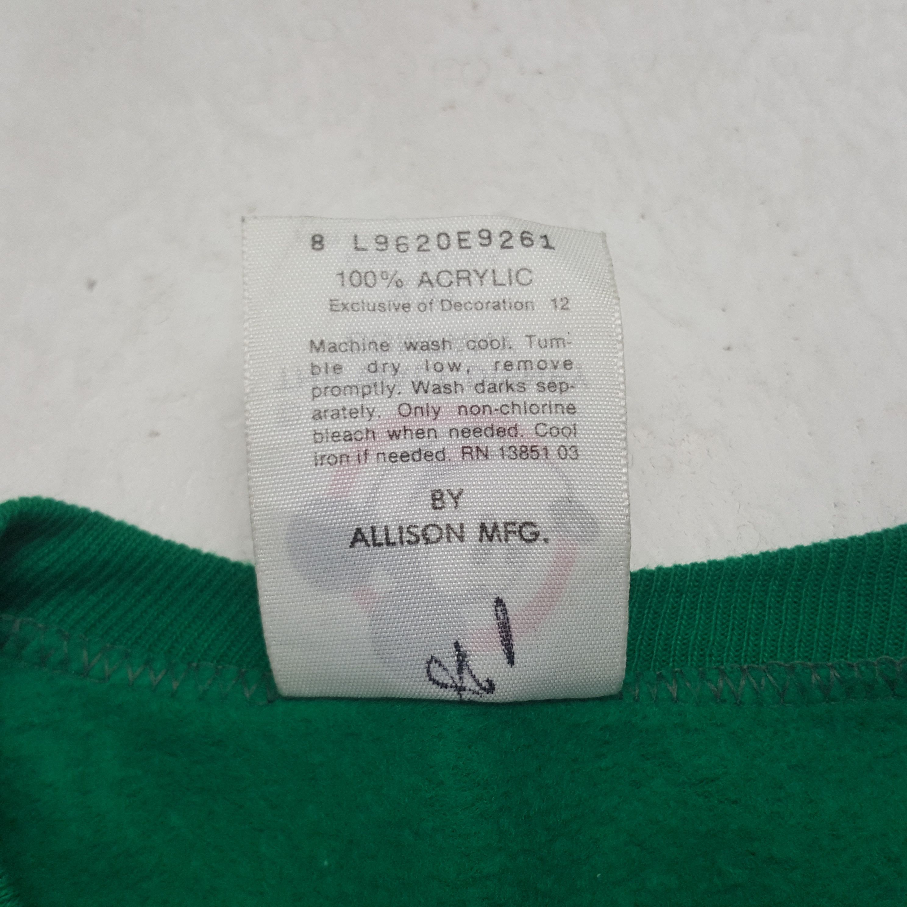 Disney Vintage Mickey Mouse Disney 90's Christmas Sweatshirt RR5 Size US L / EU 52-54 / 3 - 6 Thumbnail