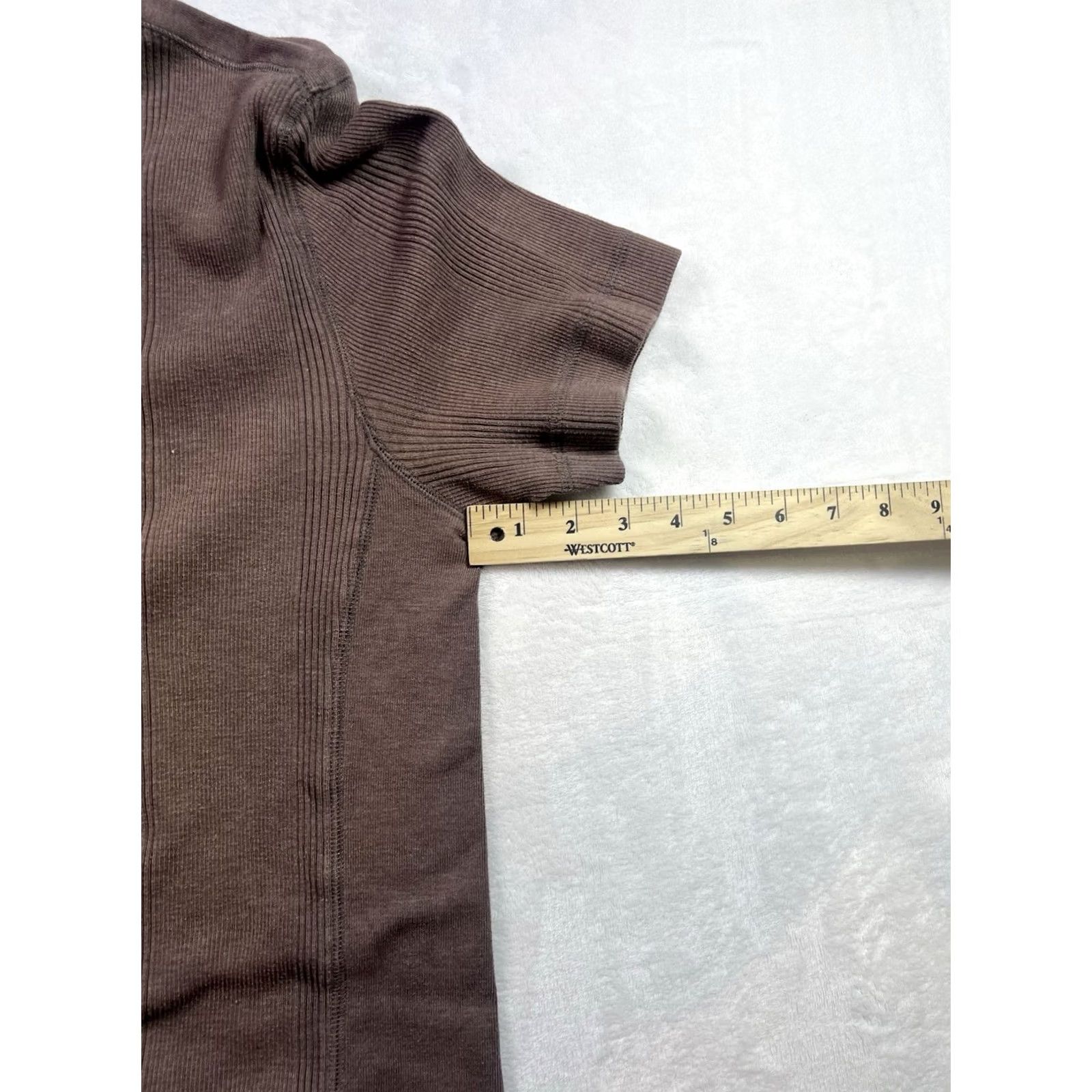 Calvin Klein Calvin Klein Ribbed V-Neck Shirt Mens Large Brown Short Sleeve Shirt Size US L / EU 52-54 / 3 - 4 Thumbnail