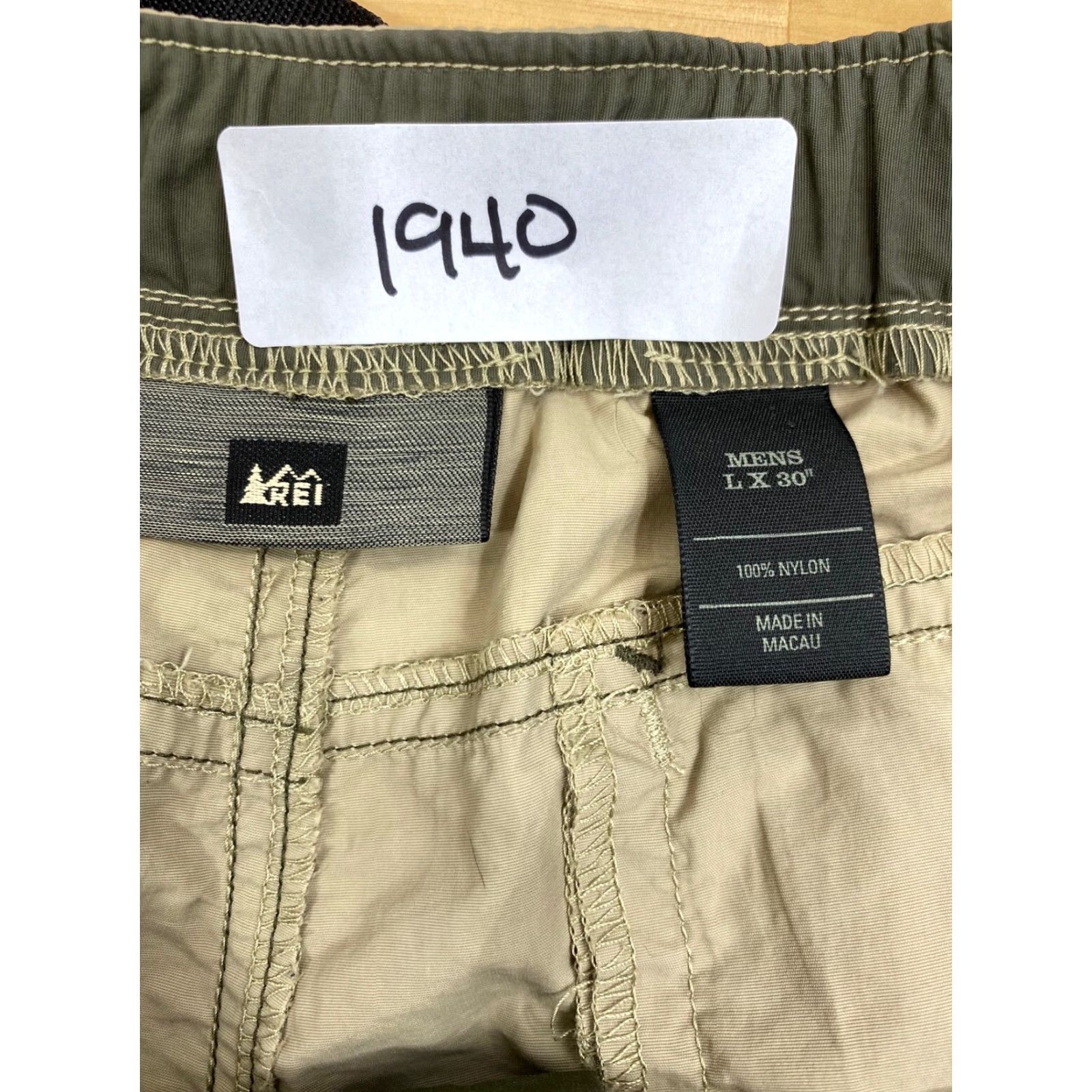 Vintage REI Convertible Khaki Shorts Hiking Camping Fishing Cargo Short Men M Brown 90s Outdoors Pockets Cargo Wide 1940 Vintage Size US 31 - 2 Thumbnail