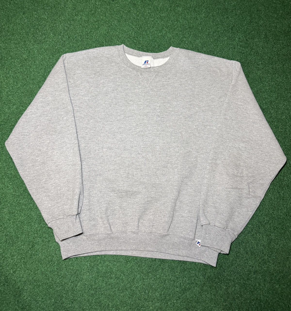Russell Athletic Vtg Y2K Russell Athletic Minimalist Gray Blank Sweatshirt Size US M / EU 48-50 / 2 - 1 Thumbnail