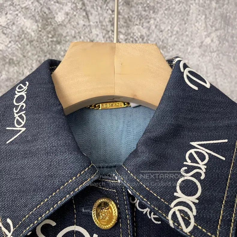 Versace Versace Cotton letter logo cropped denim top jacket Size US XS / EU 42 / 0 - 3 Thumbnail