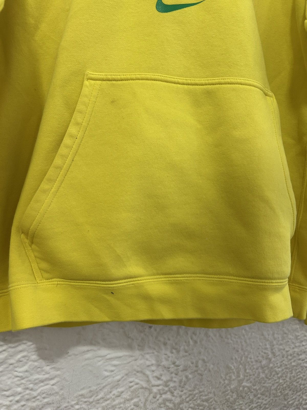 Nike 2022 World Cup Brazil Nike Hoodie Size US L / EU 52-54 / 3 - 4 Thumbnail