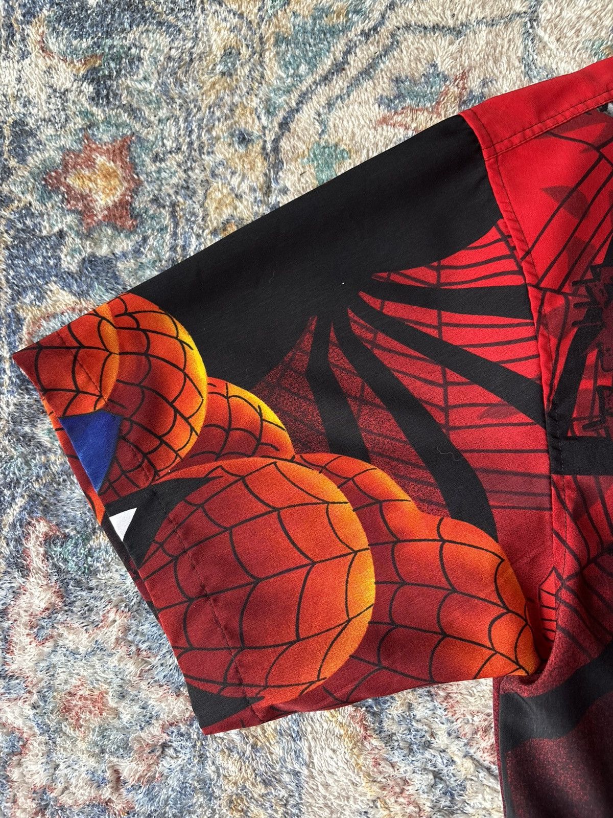 Vintage Vintage Spider-Man All Over Print Button-up Shirt Size XL Size US XL / EU 56 / 4 - 5 Thumbnail
