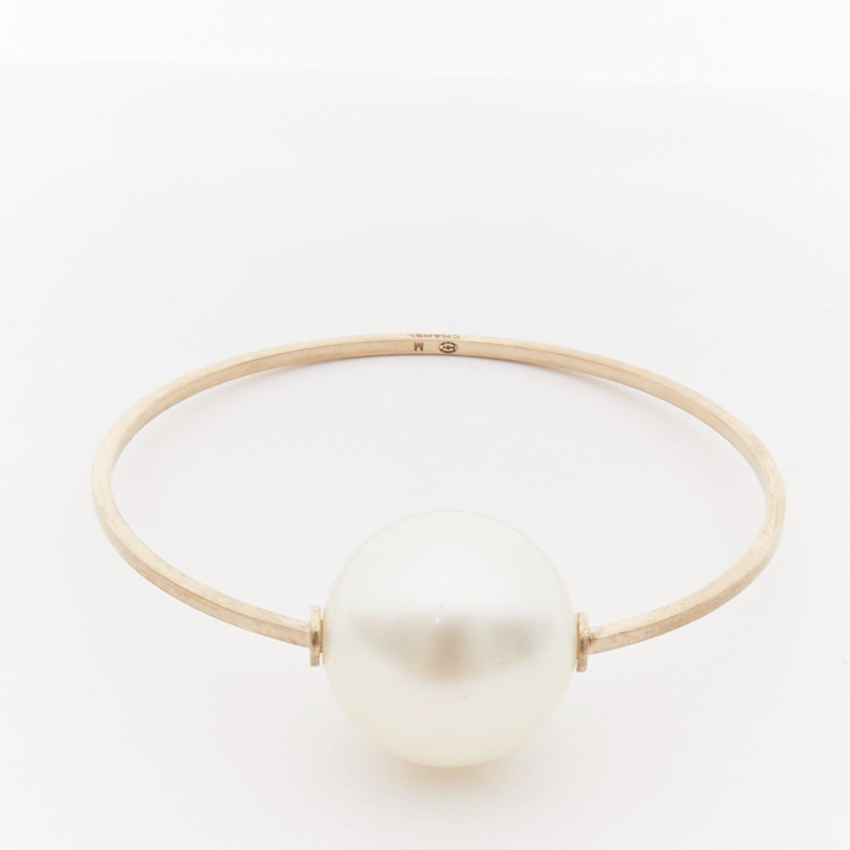 Chanel CHANEL 14S Runway Orbital large XL pearl CC logo gold metal bangle M Size ONE SIZE - 1 Thumbnail