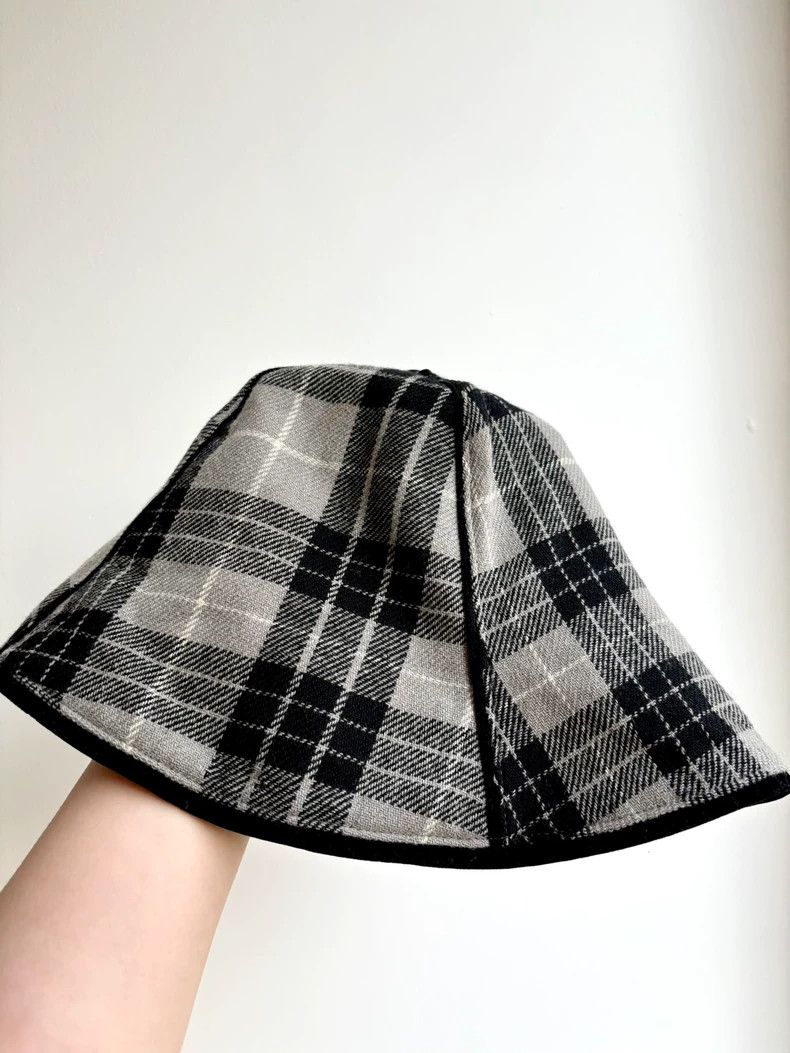Vivienne Westwood Vivienne Westwood A black and gray checkered fisherman's h Size ONE SIZE - 6 Thumbnail