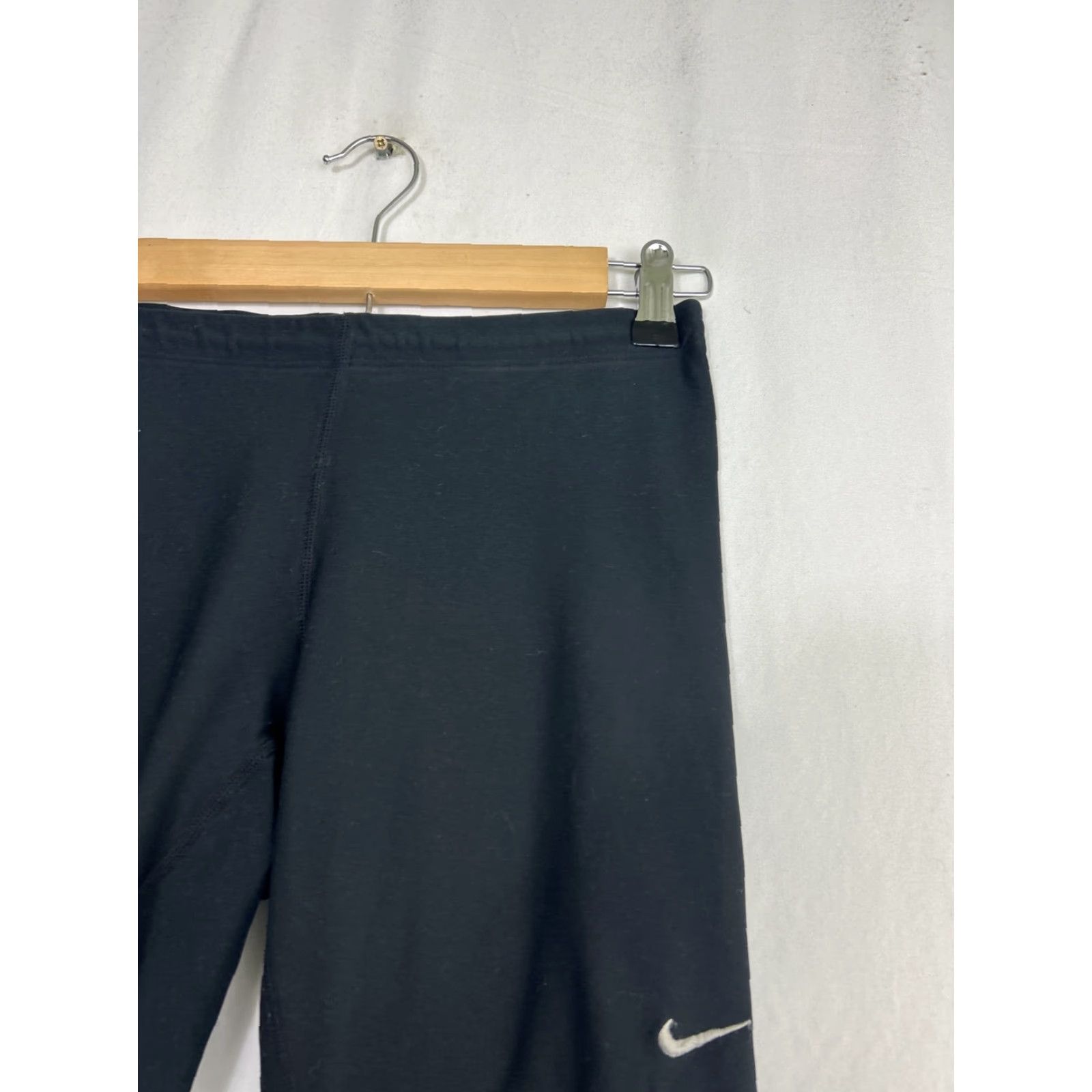 Nike Nike Dri-Fit Women's Small Black Capris Leggings Compression Activewear Hosiery Size 28" / US 6 / IT 42 - 4 Thumbnail