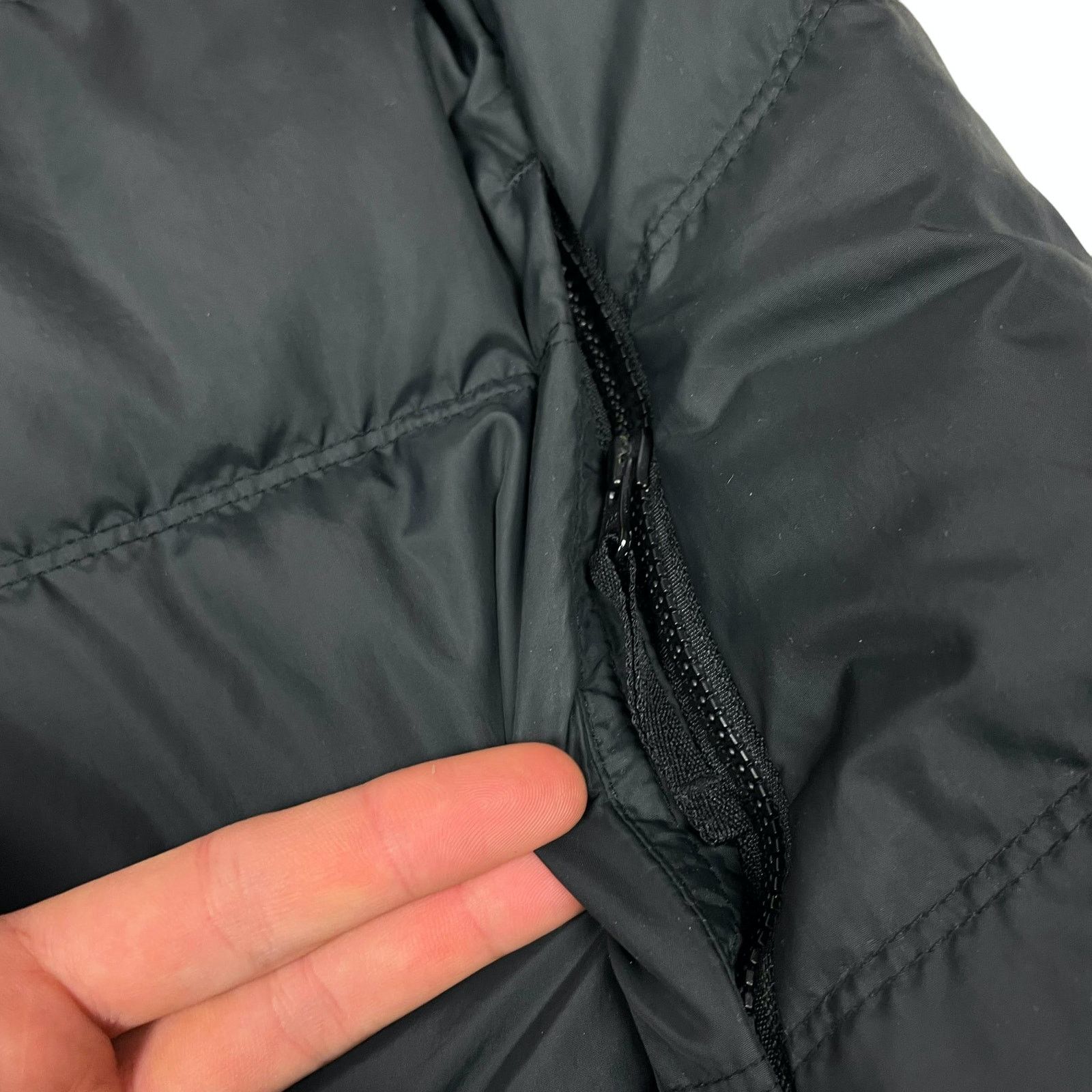 Nike Nike Women Black/White Full Zip Reversible Down Fill Vest XL Size XL / US 12-14 / IT 48-50 - 4 Thumbnail