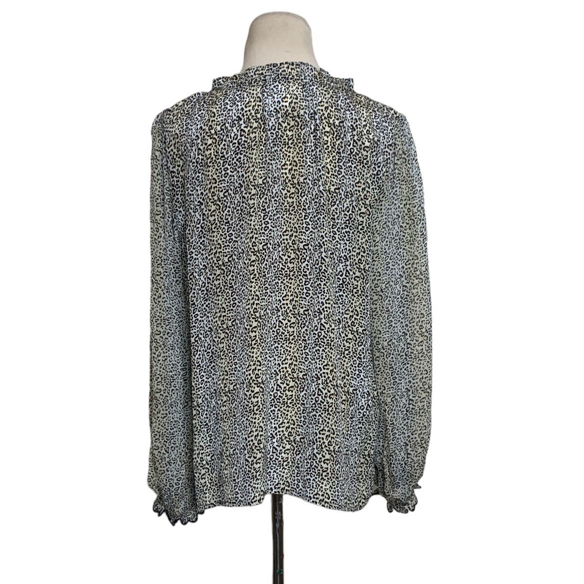 Velvet Velvet by Graham & Spencer Leopard Printed Blouse size Large Size L / US 10 / IT 46 - 2 Thumbnail