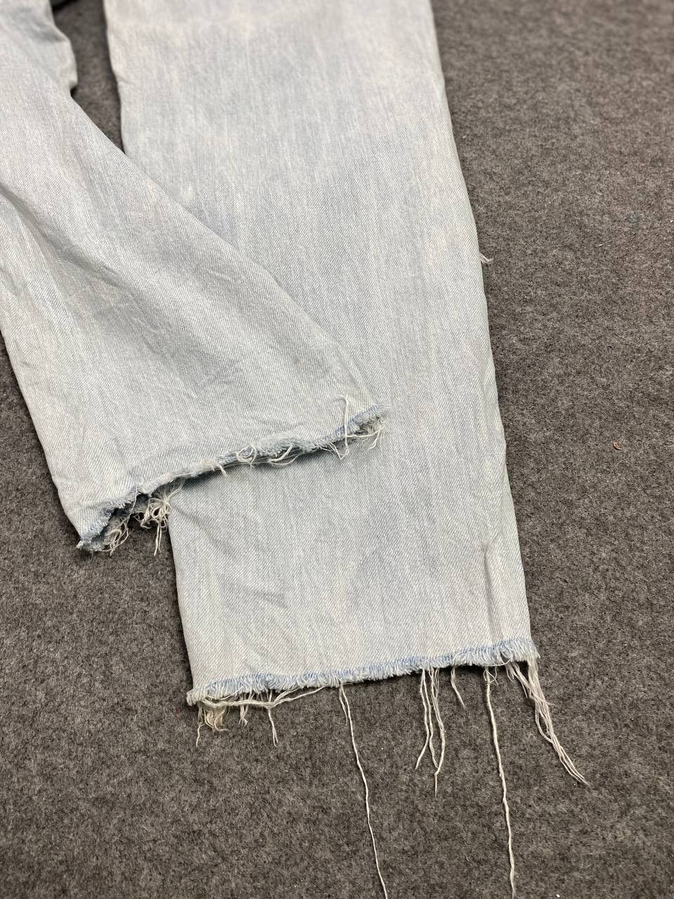 Japanese Brand uniqlo lightwash distressed denim Size US 32 / EU 48 - 6 Thumbnail