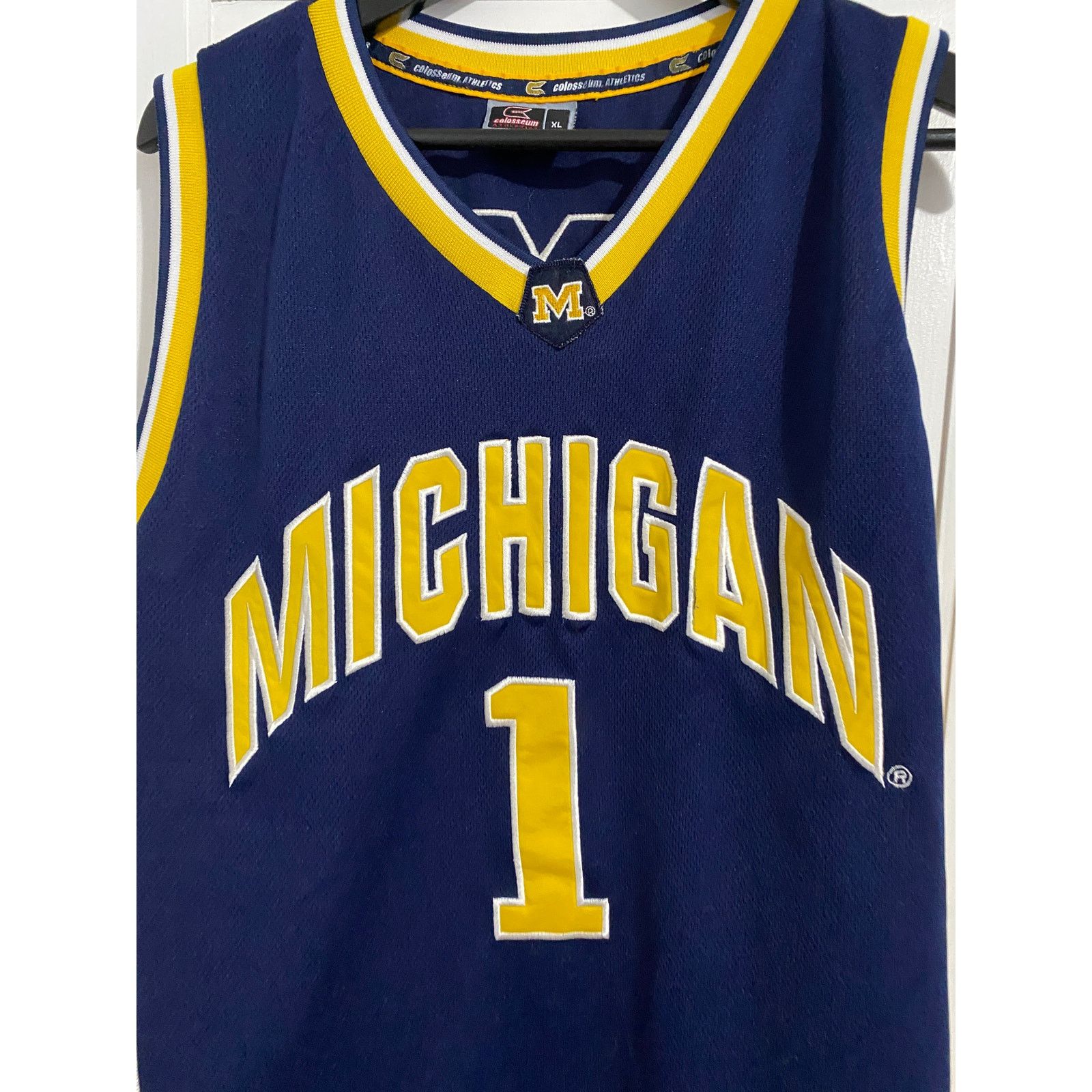 Colosseum Athletics Michigan Wolverines College Basketball Jersey Size XL Size US XL / EU 56 / 4 - 2 Thumbnail