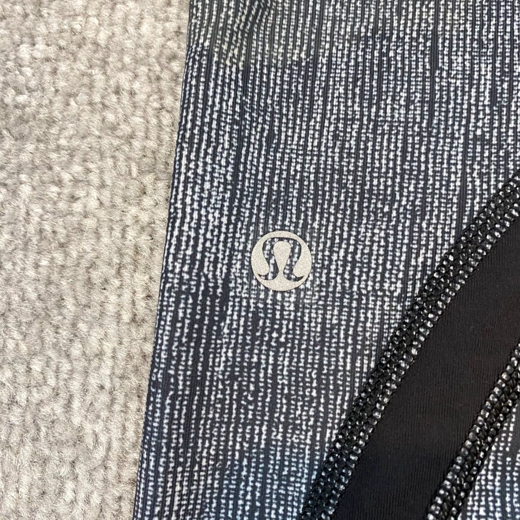 Lululemon Lululemon Leggings Women 8 Black Gray Inspire Crop Capris 21" Workout Activewear Size 30" / US 8 / IT 44 - 2 Thumbnail