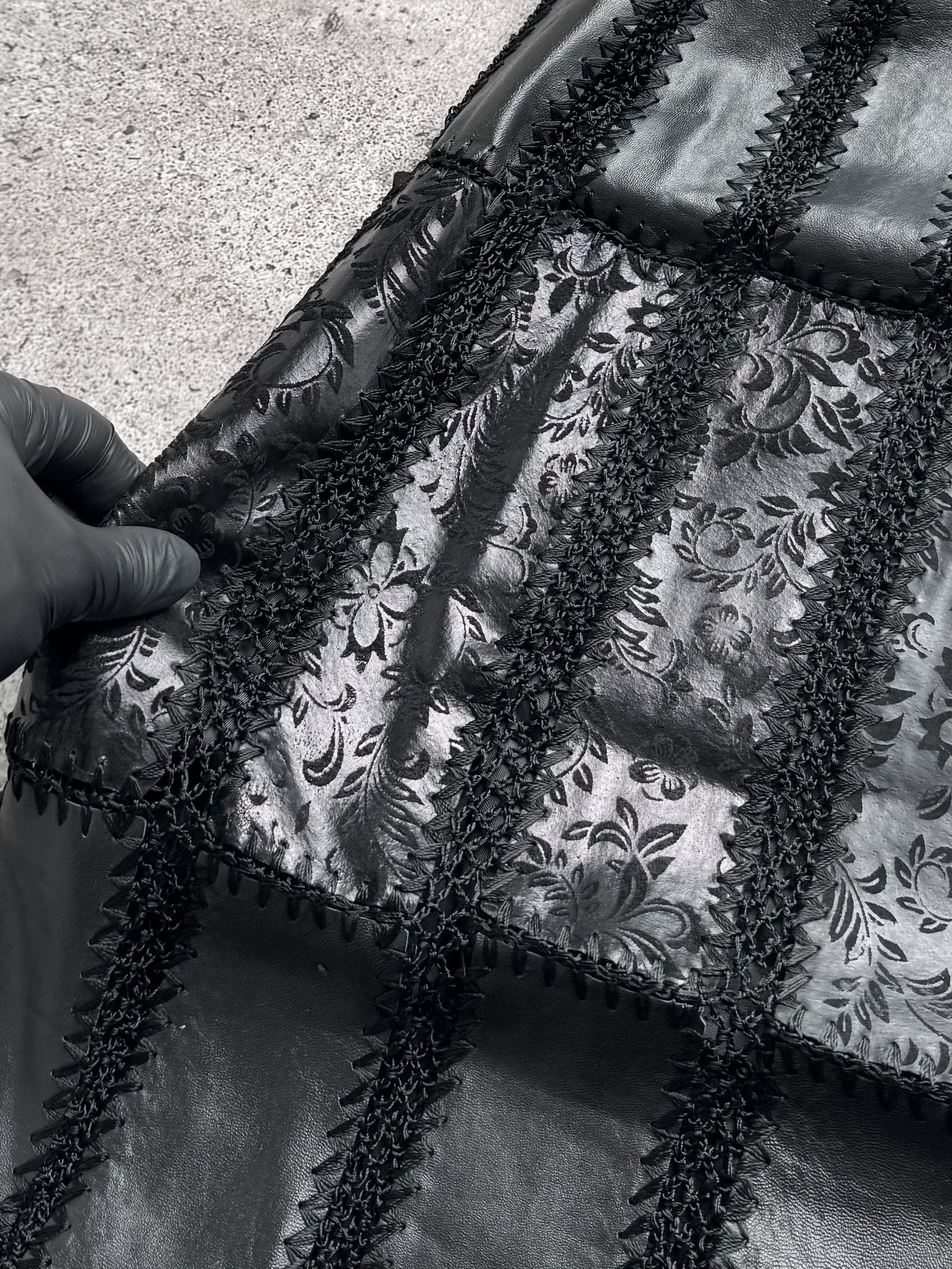 Vintage Vintage Genuine Leather Patchwork Skirt Lace Panel (E8) Size 27" / US 4 / IT 40 - 7 Thumbnail
