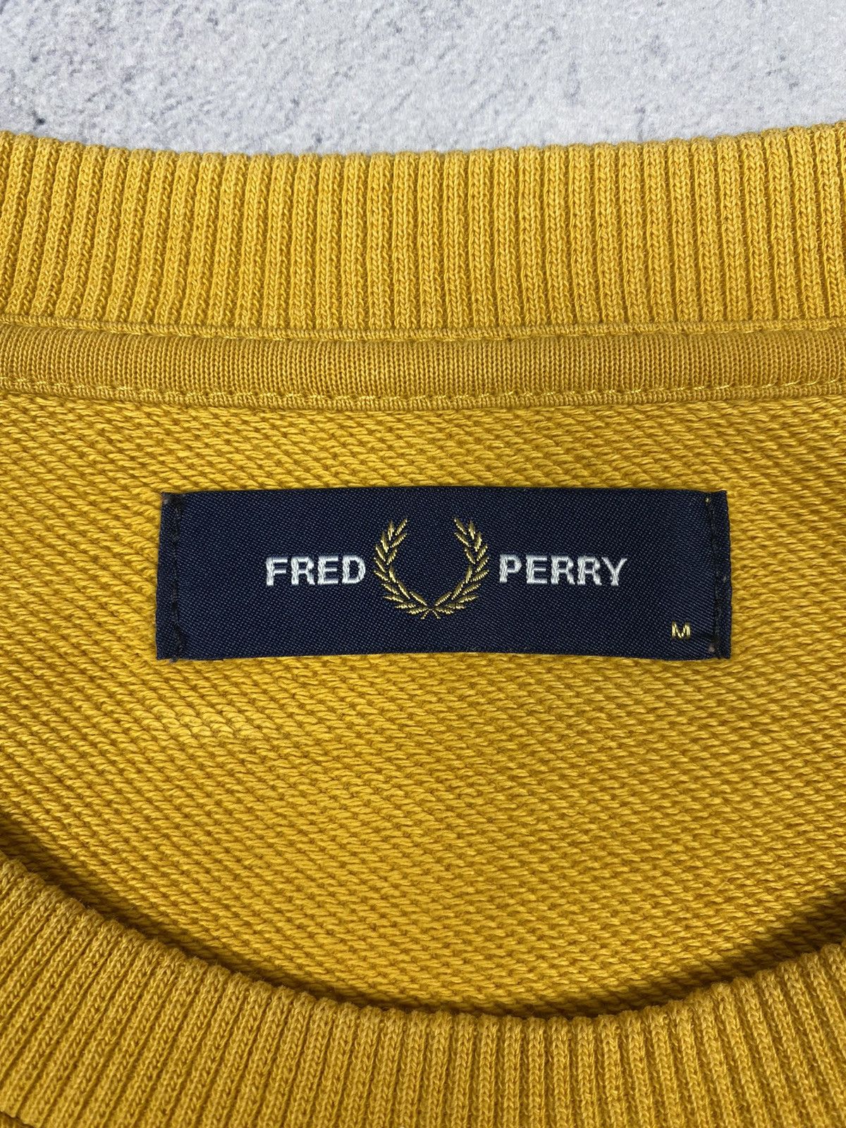 Fred Perry Fred Perry Embroidered Center Logo Distressed Sweatshirt Size US M / EU 48-50 / 2 - 14 Thumbnail
