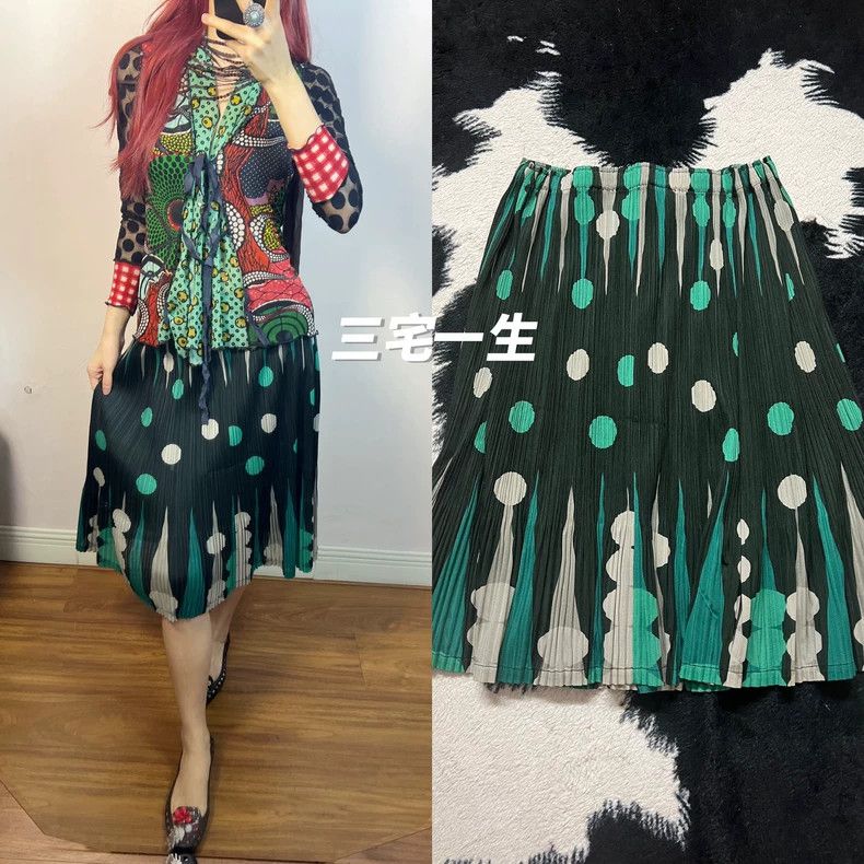 Issey Miyake Issey Miyake size:5 Green polka dot skirt Size 42" / US 20 - 1 Thumbnail
