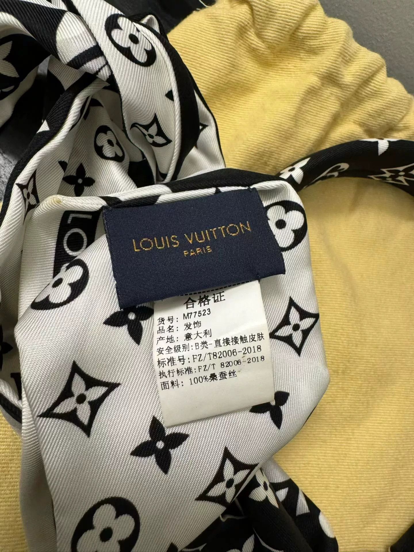 Louis Vuitton Louis Vuitton Monogram Silk Hair Band Size US S / EU 44-46 / 1 - 5 Thumbnail