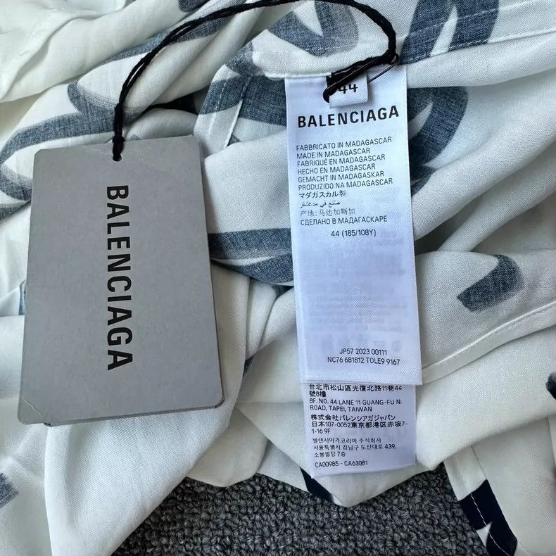 Balenciaga Balenciaga Black and White Letter Logo Shirt Size US S / EU 44-46 / 1 - 4 Thumbnail