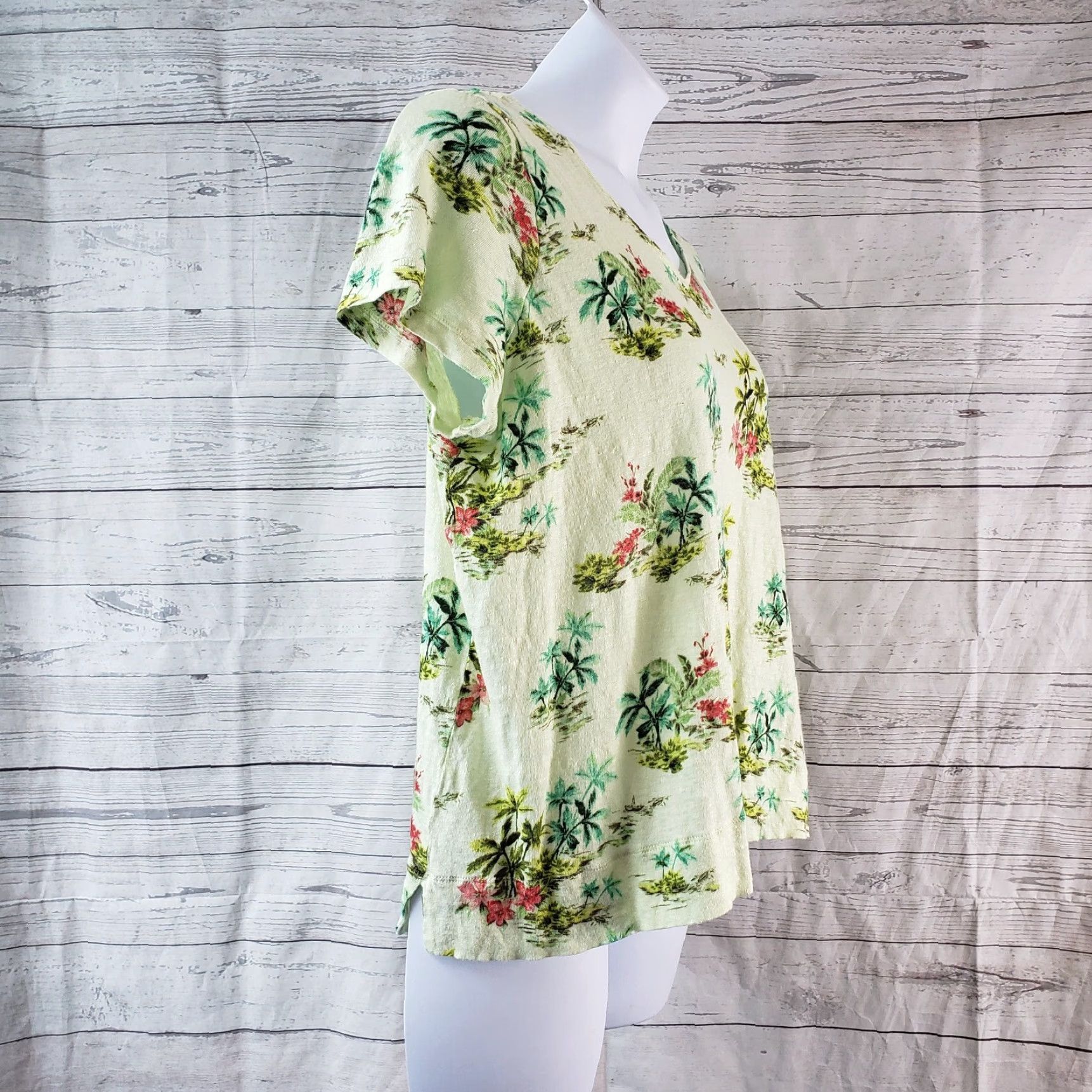 J. Jill J Jill Love Linen Womens Tee 1X Short Sleeve Green Floral T-Shirt Shirt Ladies Womens 1X Green Floral Linen Shirt Size 40" / US 18 - 2 Thumbnail