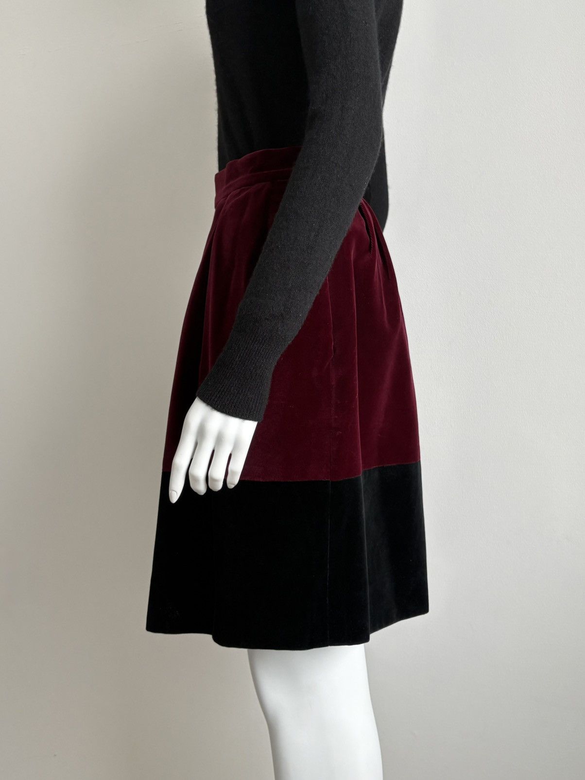 Yves Saint Laurent YSL Rive Gauche F/W 1994 Two-Toned Velvet Skirt Burgundy S Size 27" / US 4 / IT 40 - 6 Thumbnail