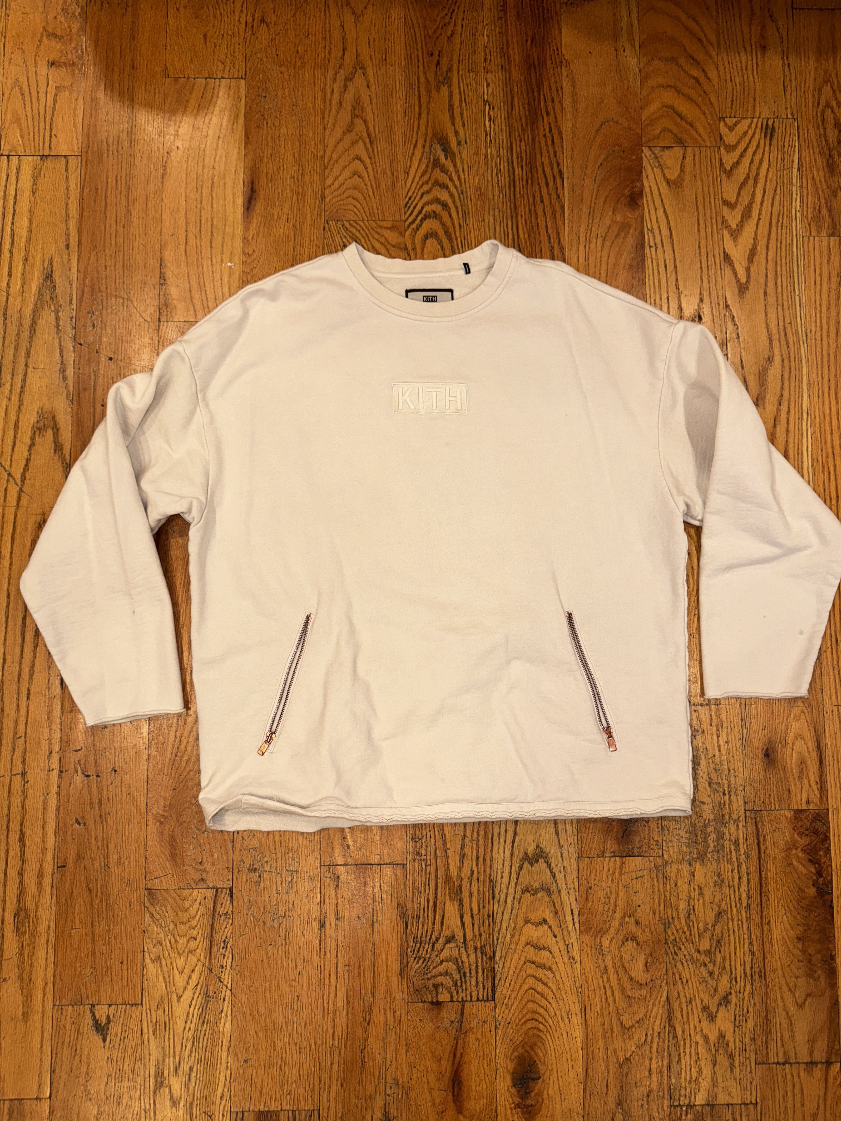 Kith tan box logo crewneck Size US XL / EU 56 / 4 - 1 Thumbnail