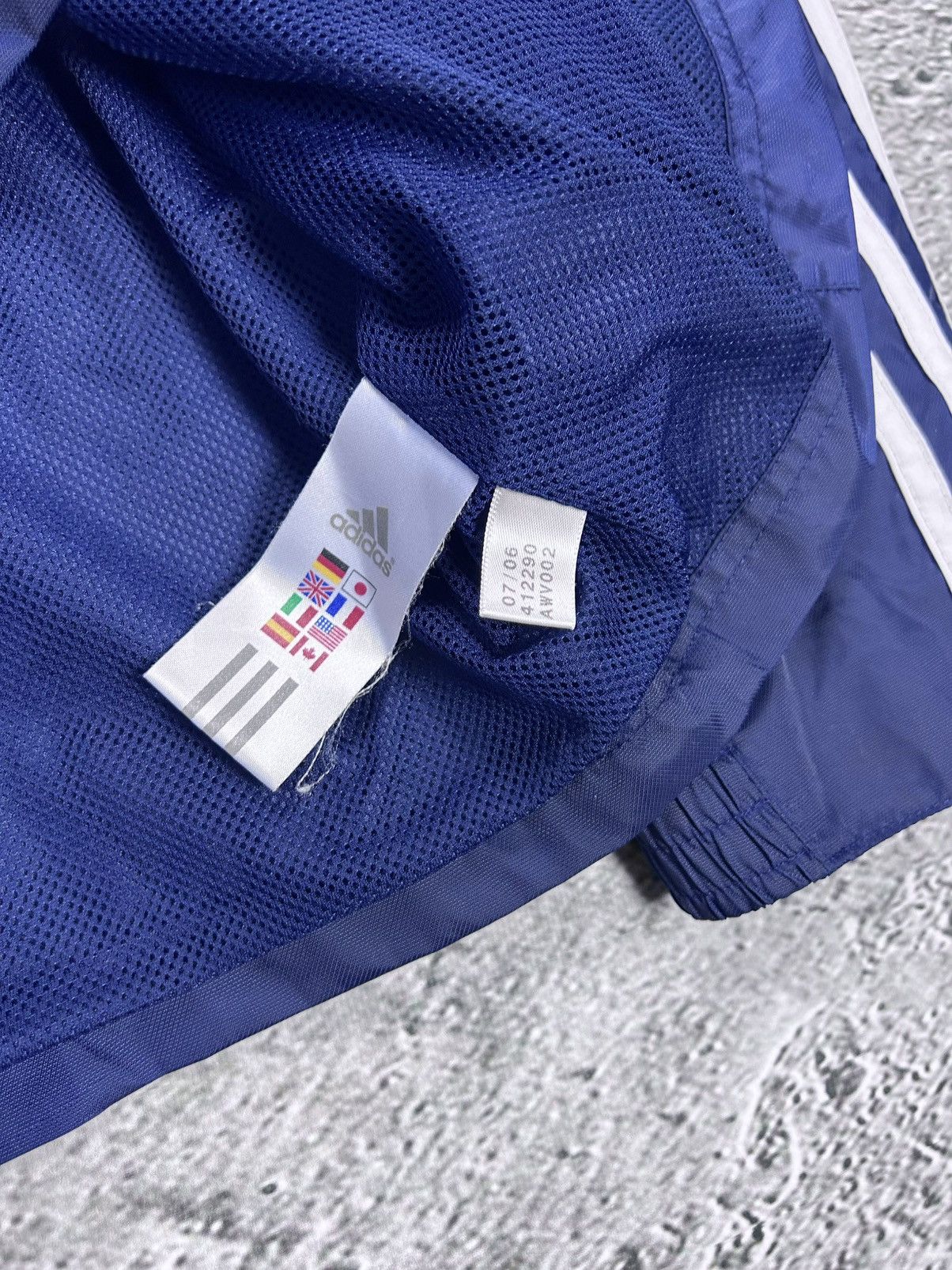 Adidas Adidas track jacket vintage navy blue Y2K nylon zip Size US L / EU 52-54 / 3 - 5 Thumbnail