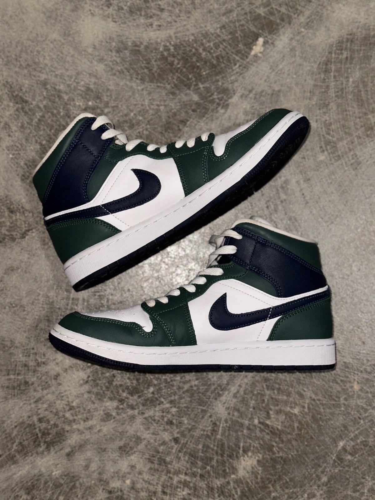Jordan Brand Women’s Jordan 1 Mid SE ‘Noble Green’ Size US 8.5 / IT 38.5 - 1 Thumbnail