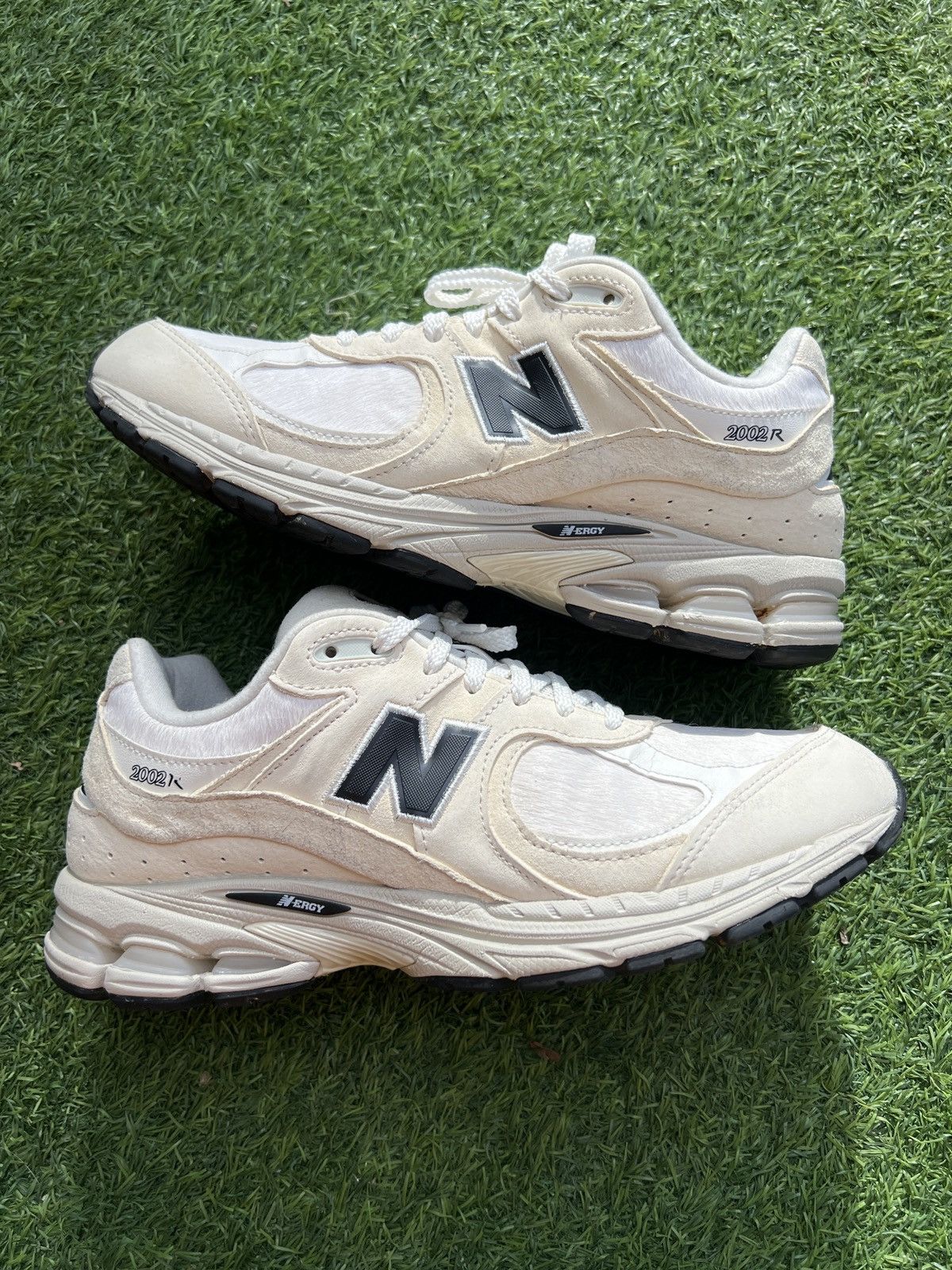 New Balance New Balance 2002R White Fur M2002RSW Size US 10 / EU 43 - 2 Thumbnail