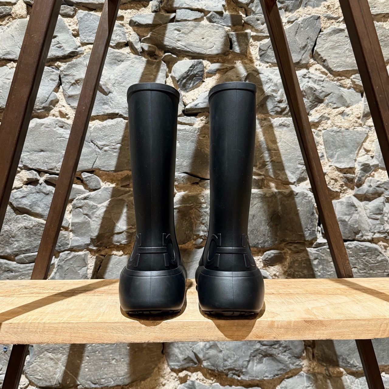 Salvatore Ferragamo Salvatore Ferragamo Black Rubber Gancini Accent Rain Boots Size US 7 / EU 40 - 4 Thumbnail