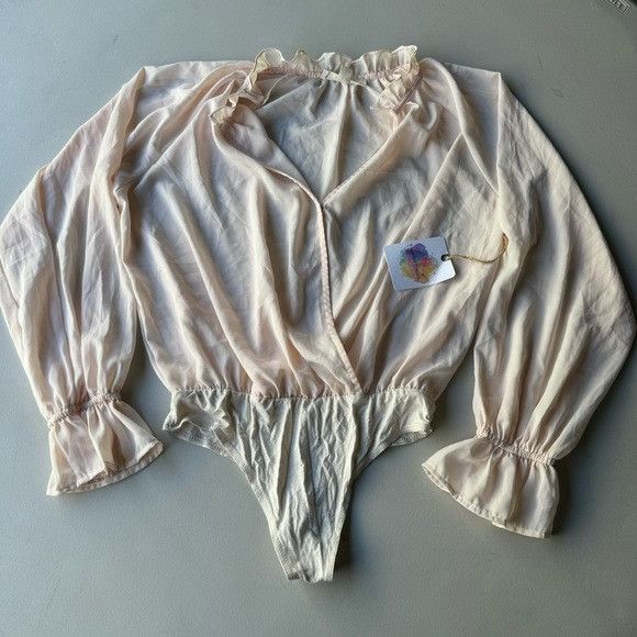 Designer NWT PAINTED THREADS BODYSUIT BLOUSE CREAM SZ MEDIUM M Size M / US 6-8 / IT 42-44 - 1 Thumbnail