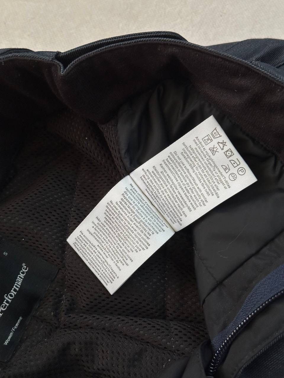 Peak Performance Peak Performance Gore-Tex Women Ski Pants Black Size S Size 32" / US 10 / IT 46 - 8 Thumbnail