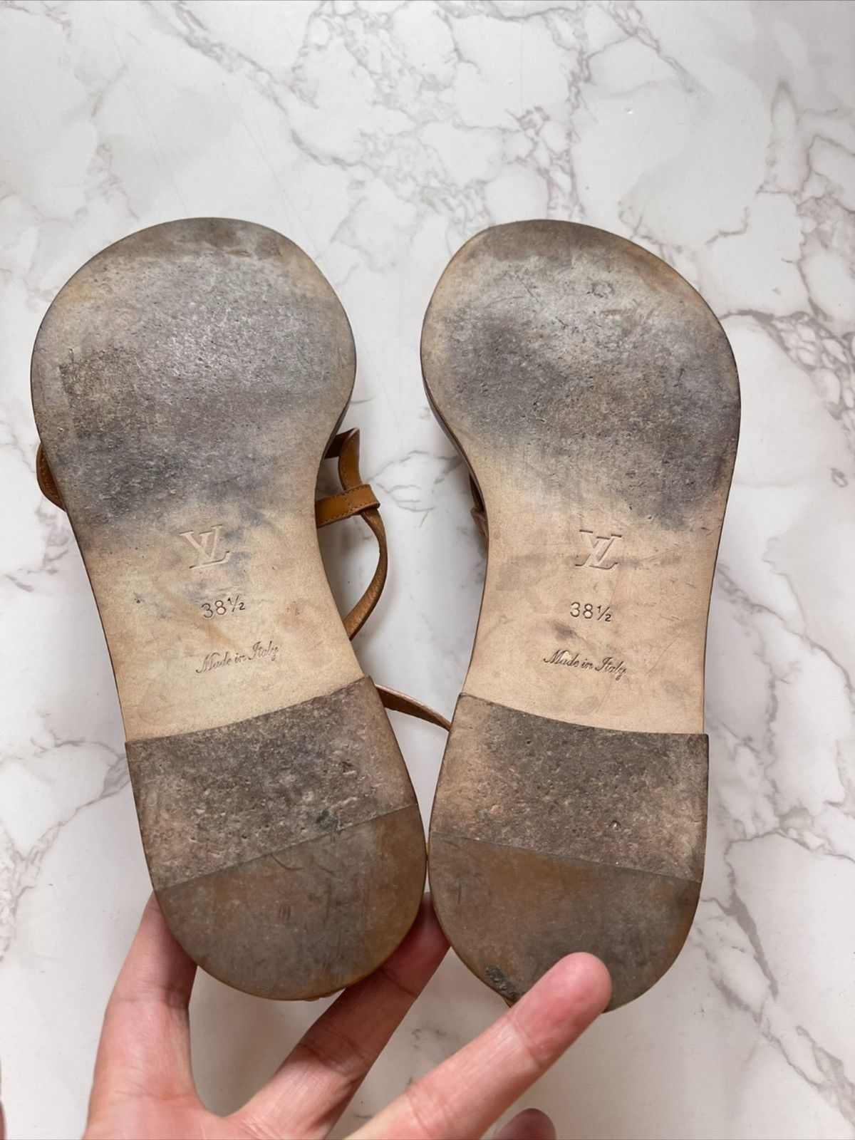 Louis Vuitton Louis Vuitton Gold Leather sandal Size US 8.5 / IT 38.5 - 5 Thumbnail