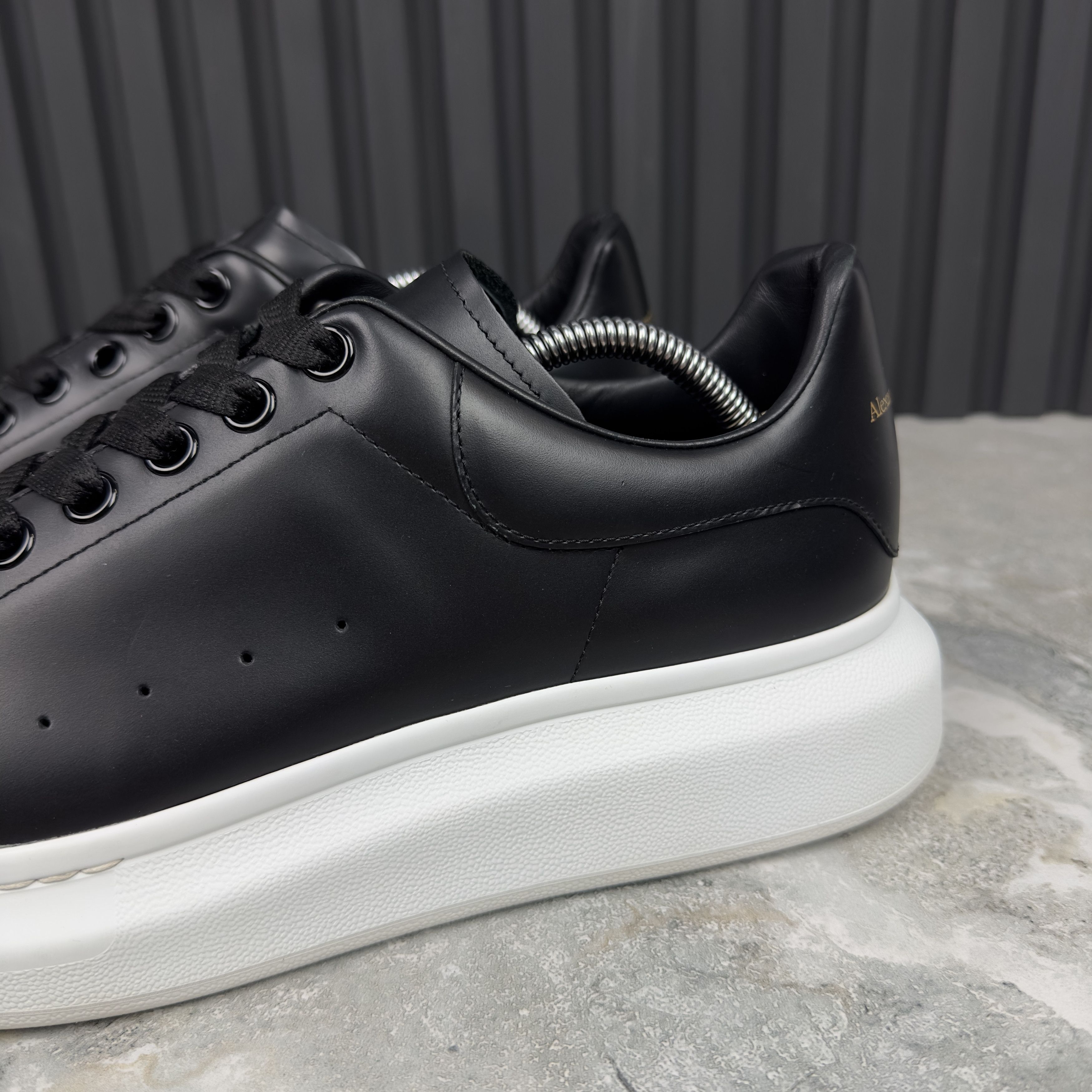 Alexander McQueen Alexander McQUEEN Sneakers Leather Size US 11 / EU 44 - 14 Thumbnail