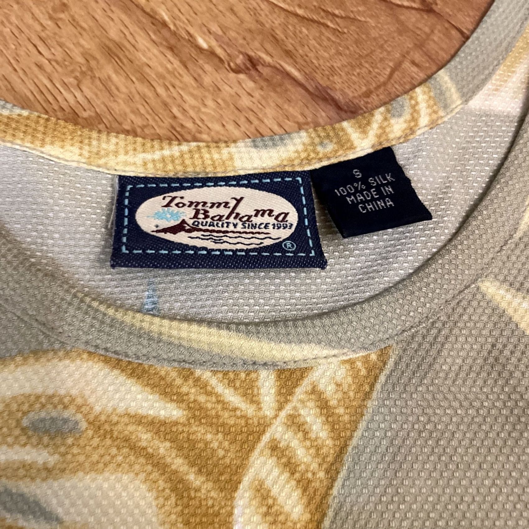 Tommy Bahama Tommy Bahama Tank Top Womens S 100% Silk Floral Green Palm Botanical Tan Gold Tank Womens S Multicolor Floral Beach 90s Womens Size S / US 4 / IT 40 - 3 Thumbnail