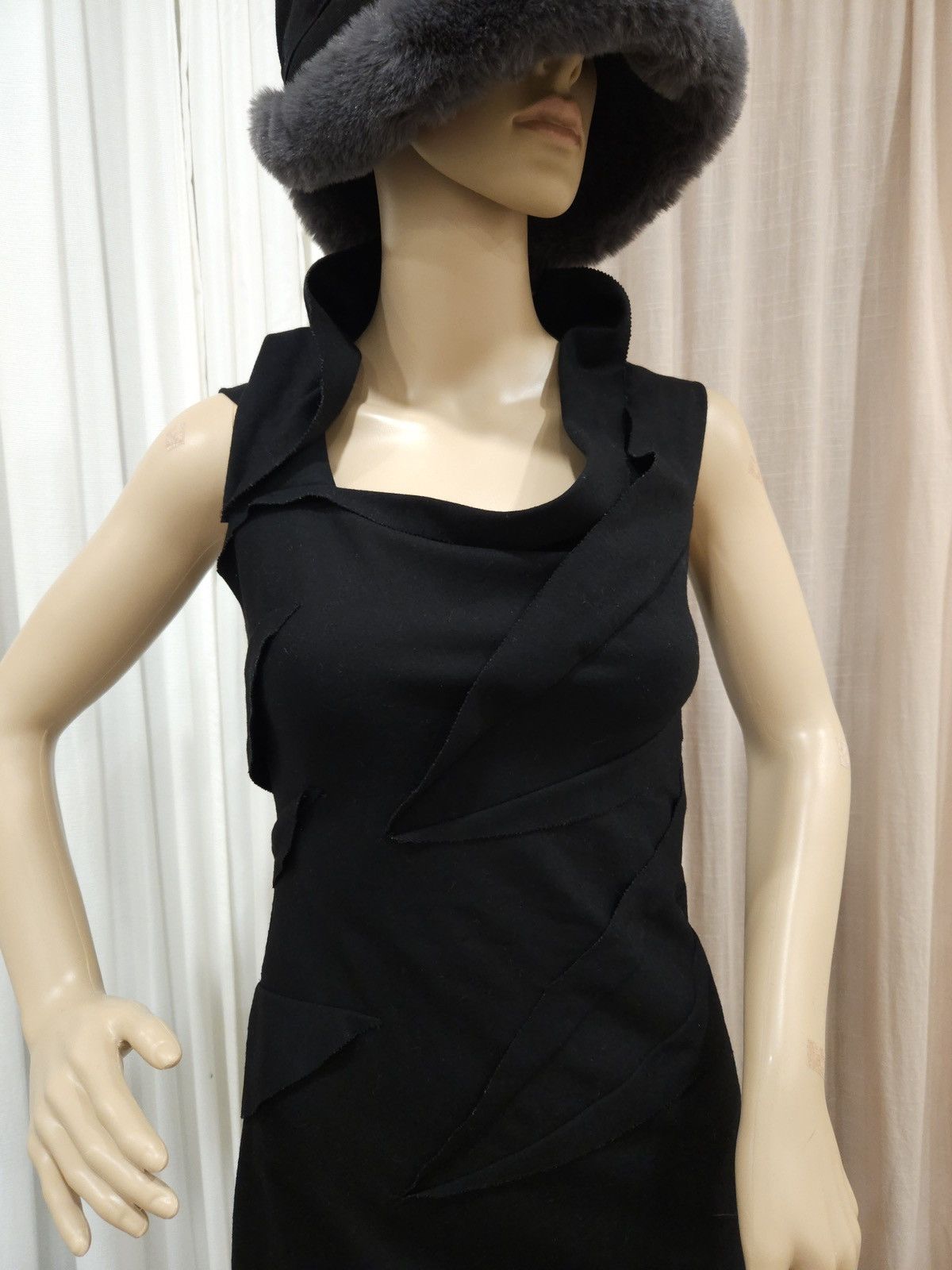 Diane von Furstenberg × Vintage DIANE VON FURSTENBERG Wool Elastic Slim-Fit Ruffled Dress Size S / US 4 / IT 40 - 21 Thumbnail