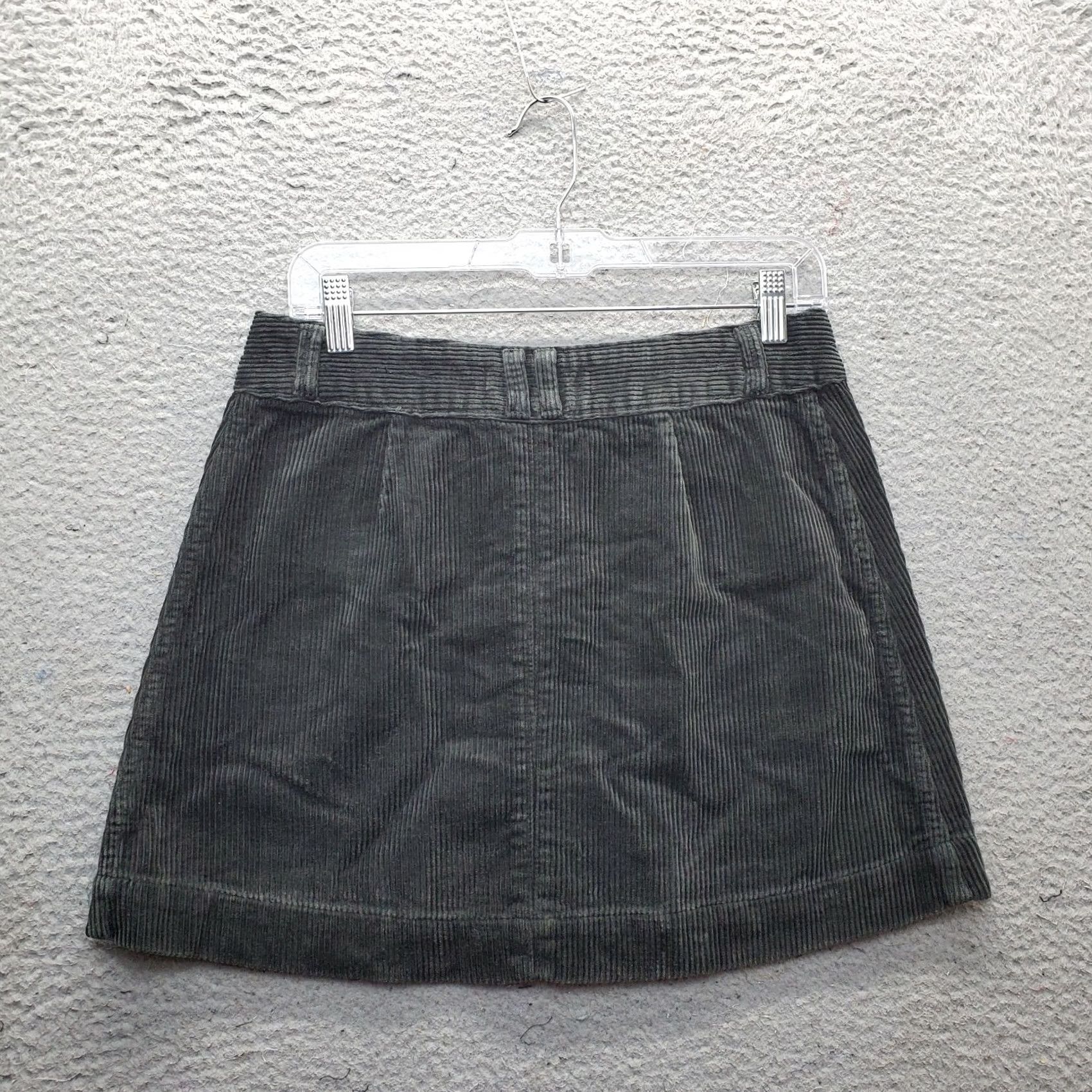 Abercrombie & Fitch Abercrombie & Fitch Mini Skirt Womens 4 Green Corduroy Flap Pocket 2 Button Fly - Sustainable Spring Collection Size 27" / US 4 / IT 40 - 2 Thumbnail