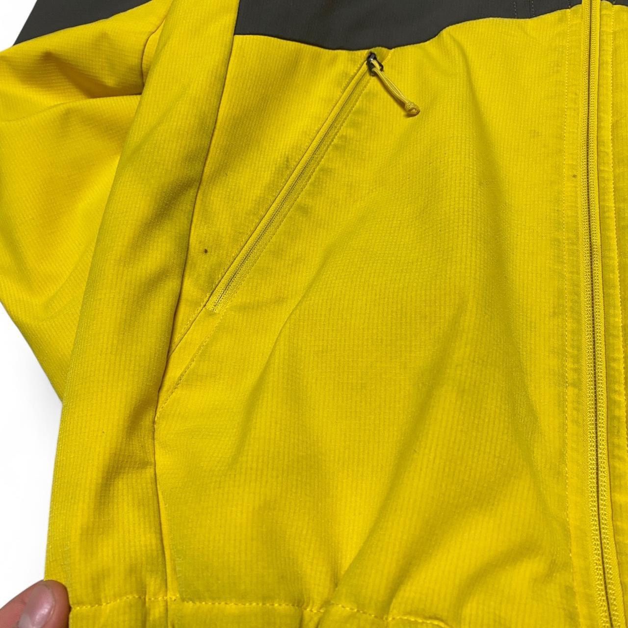 The North Face Y2k north face two tone yellow grey water resistant jacket Size US M / EU 48-50 / 2 - 2 Thumbnail