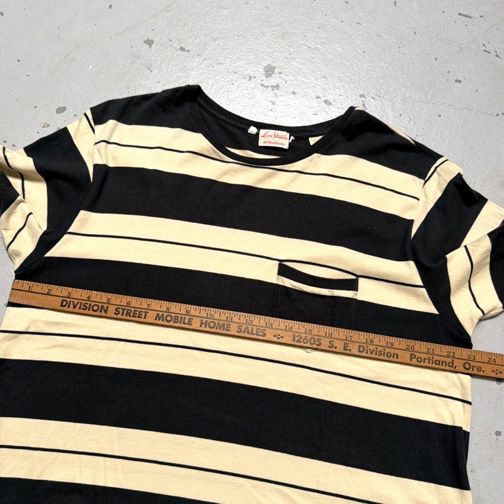 Levi's Levis Sportswear Of California Big E LVC Border Stripe Cotton Pocket T-Shirt XL Size US XL / EU 56 / 4 - 2 Thumbnail