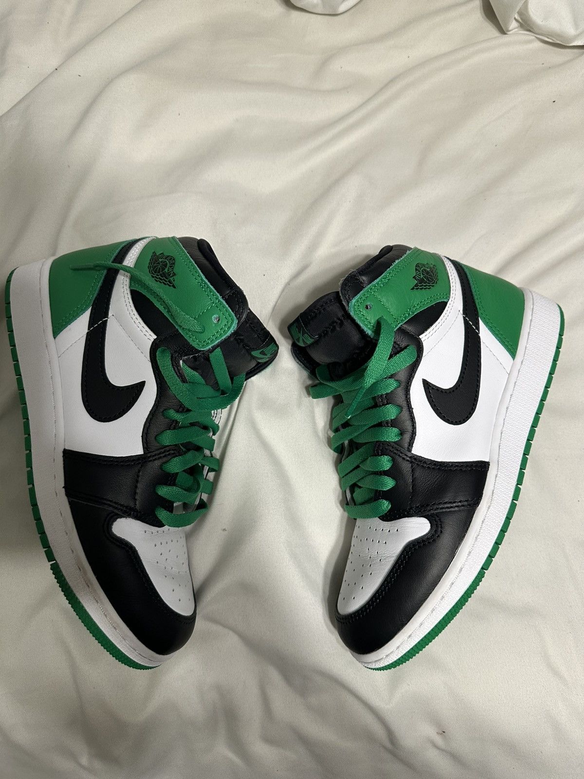Nike Air Jordan 1 Retro High OG GS Lucky Green Size US 6 / EU 39 - 1 Thumbnail