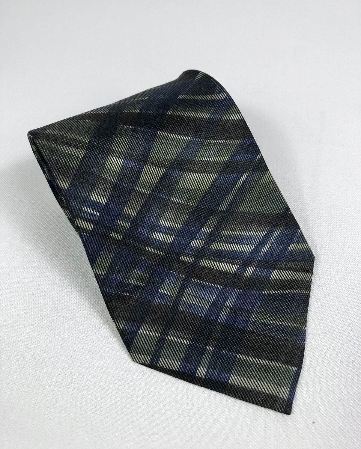 Gucci Rare Gucci Abstract Silk Tie Made in Italy Size ONE SIZE - 1 Thumbnail