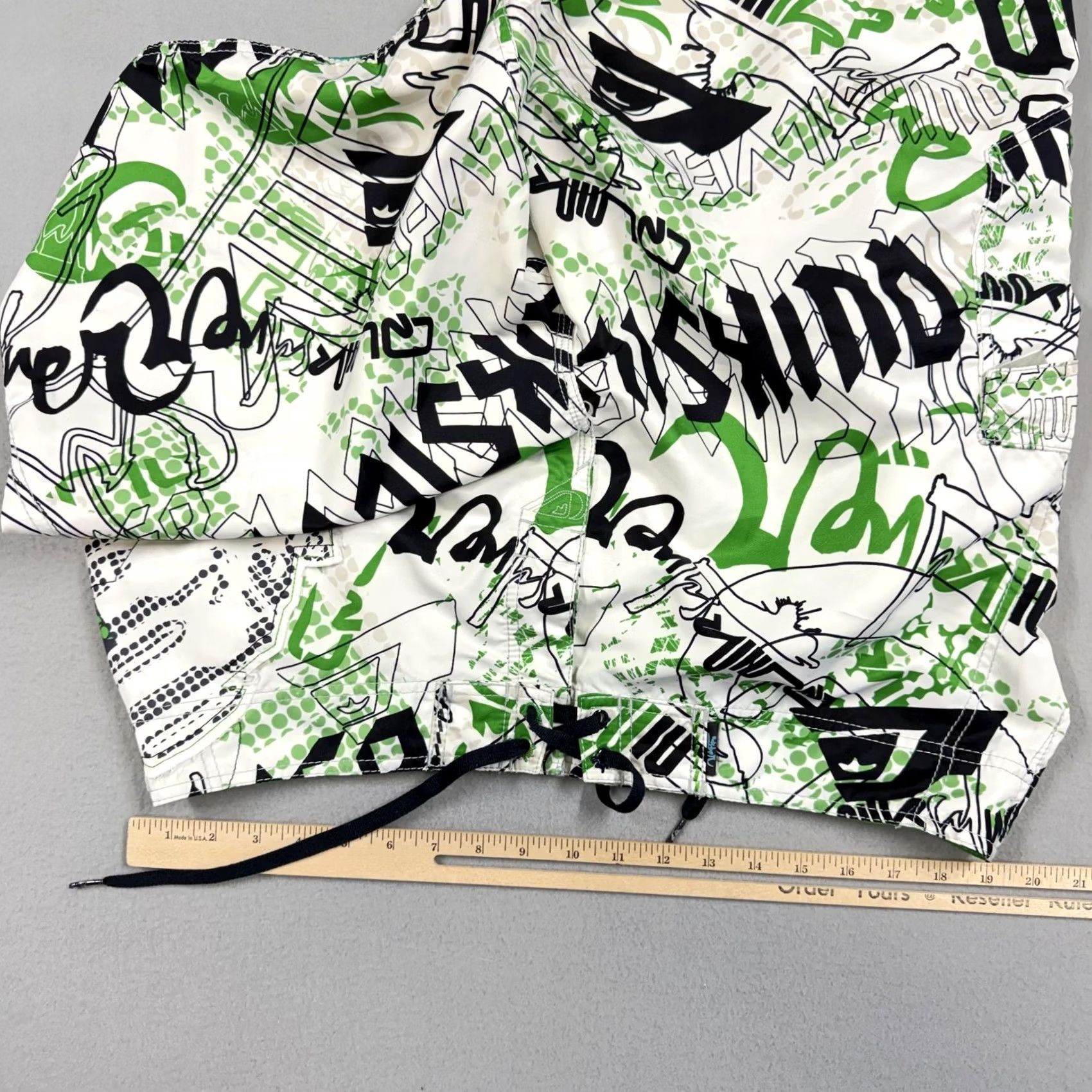 Quiksilver Quiksilver Board Shorts Mens 38 White Green Graffiti Surf Swim Trunks Vintage Geometric Quick Dry Pockets Drawstring Lightweight 100% Polyester Size US 38 / EU 54 - 6 Thumbnail