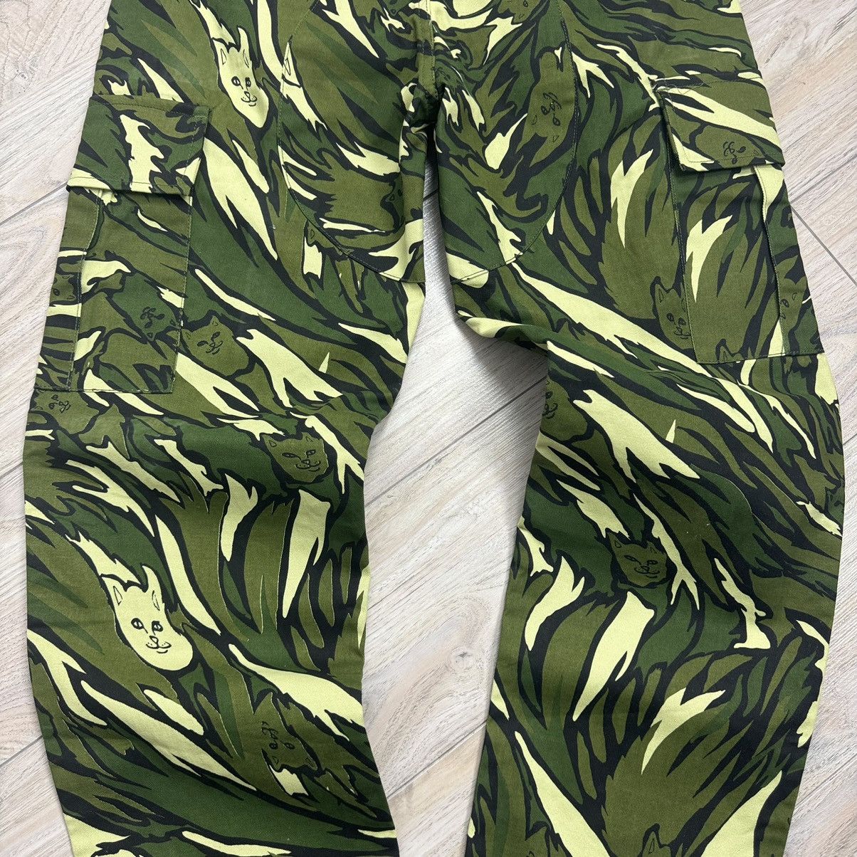 Hypebeast Crazy Rip N Dip Cat Camo Leaves Cargo Pants Size US 30 / EU 46 - 13 Thumbnail