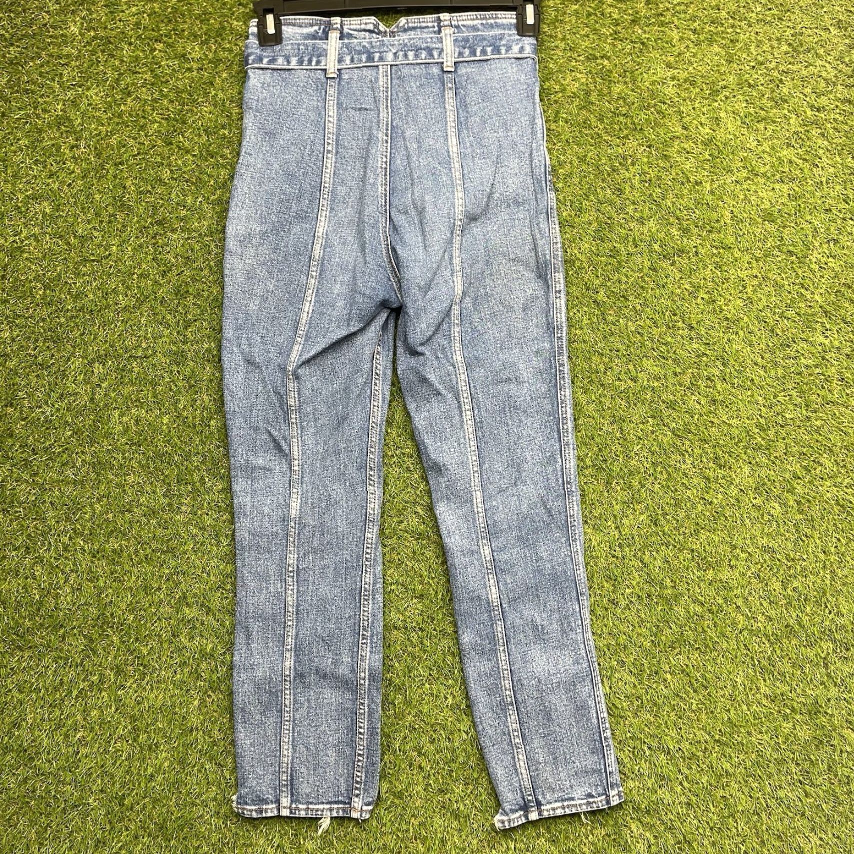 Abercrombie & Fitch Abercrombie & Fitch Jeans Womens 26 Regular 90s Straight Ultra High Rise Mom Belted Blue Denim Size 26" / US 2 / IT 38 - 2 Thumbnail
