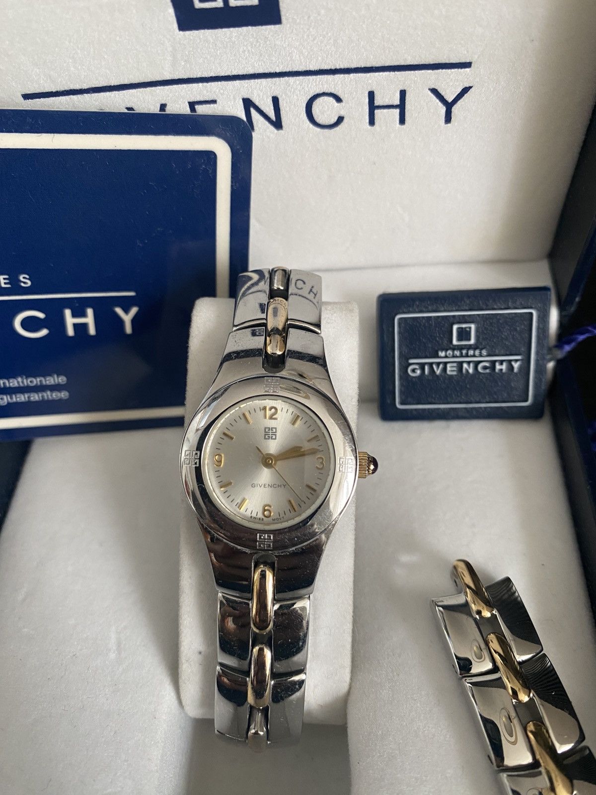 Givenchy Givenchy watch silver gold luxury brand japan Size ONE SIZE - 2 Thumbnail